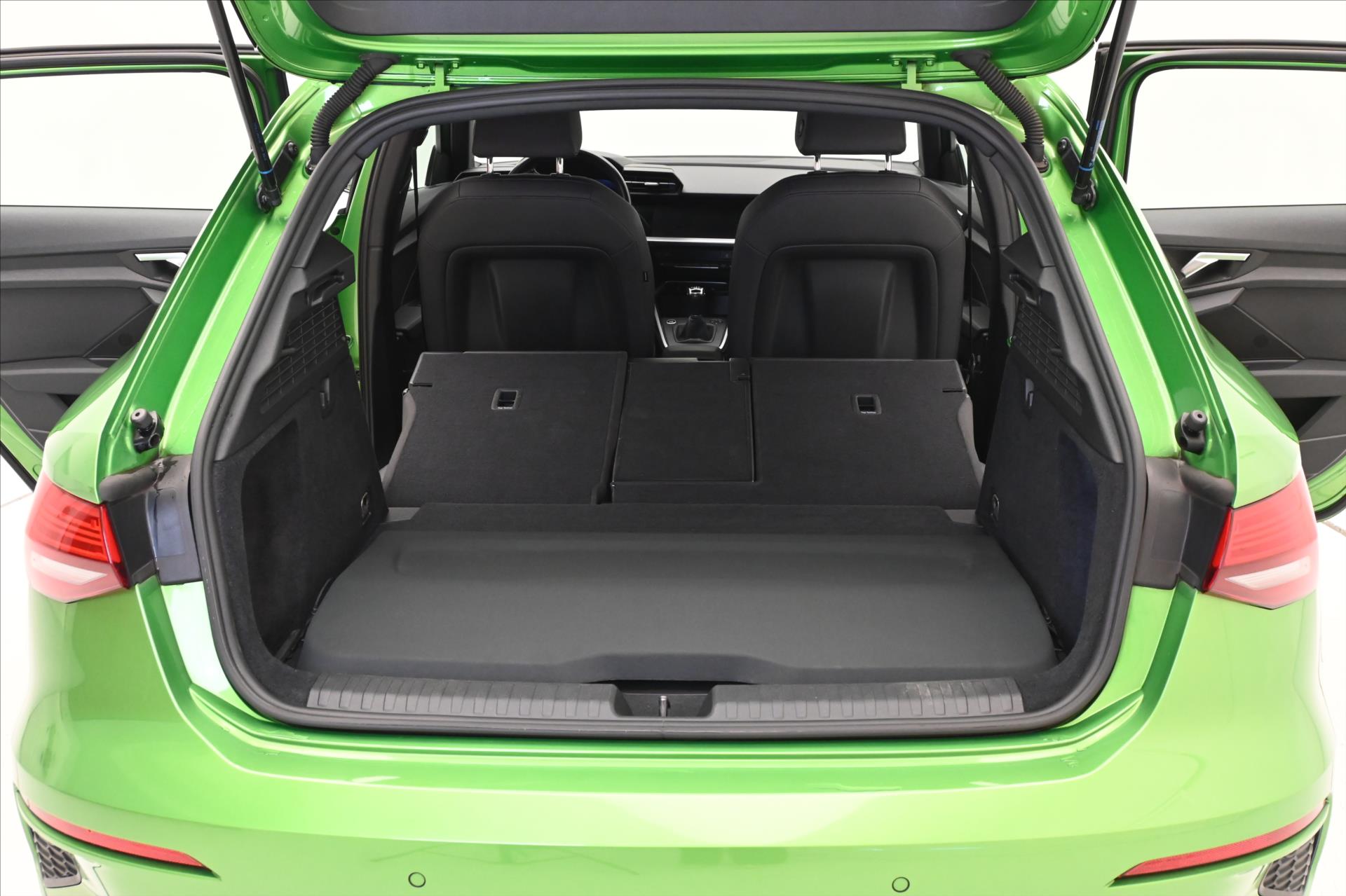 Hlavní fotografie vozu Audi A3 2,0 30 TDI 85 kW Sportback Záruka až 5 let (11)