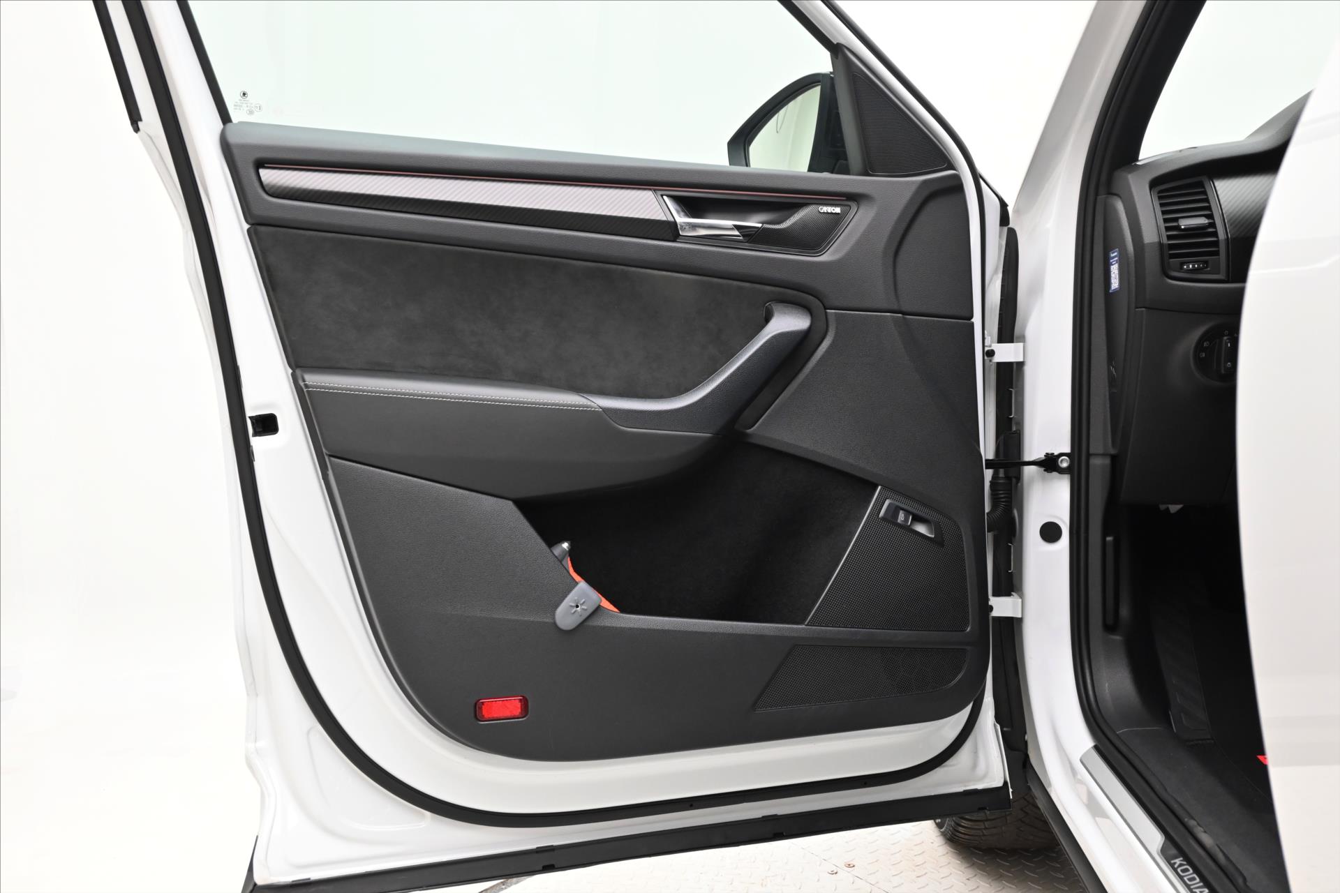 Hlavní fotografie vozu Škoda Kodiaq 1,5 TSI 110 kW DSG Sportline Záruka až 5 let (26)