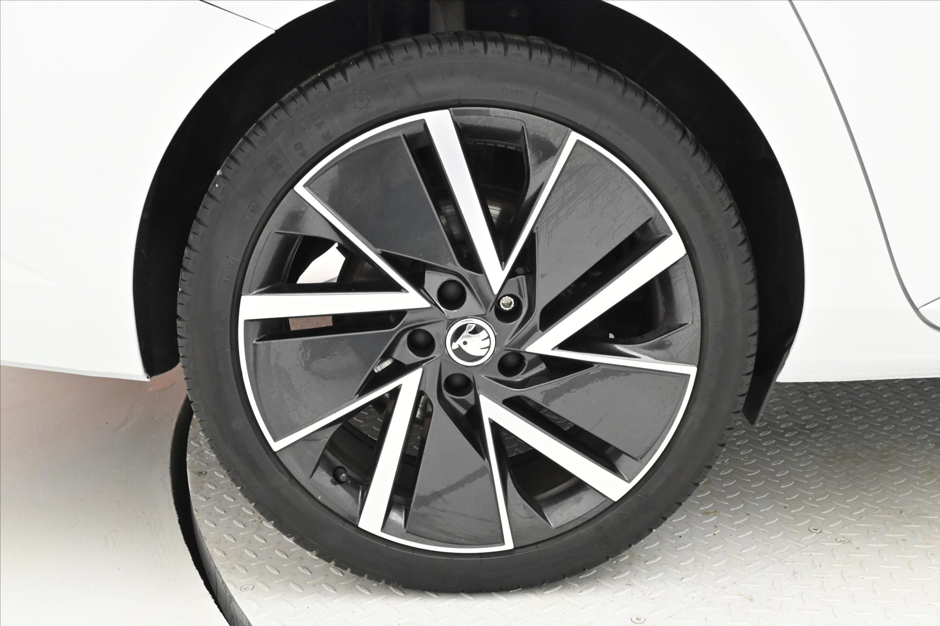 Main photo of the car Skoda Superb 1.5 TSI 110 kW DSG Business Warranty up to 5 years (32)