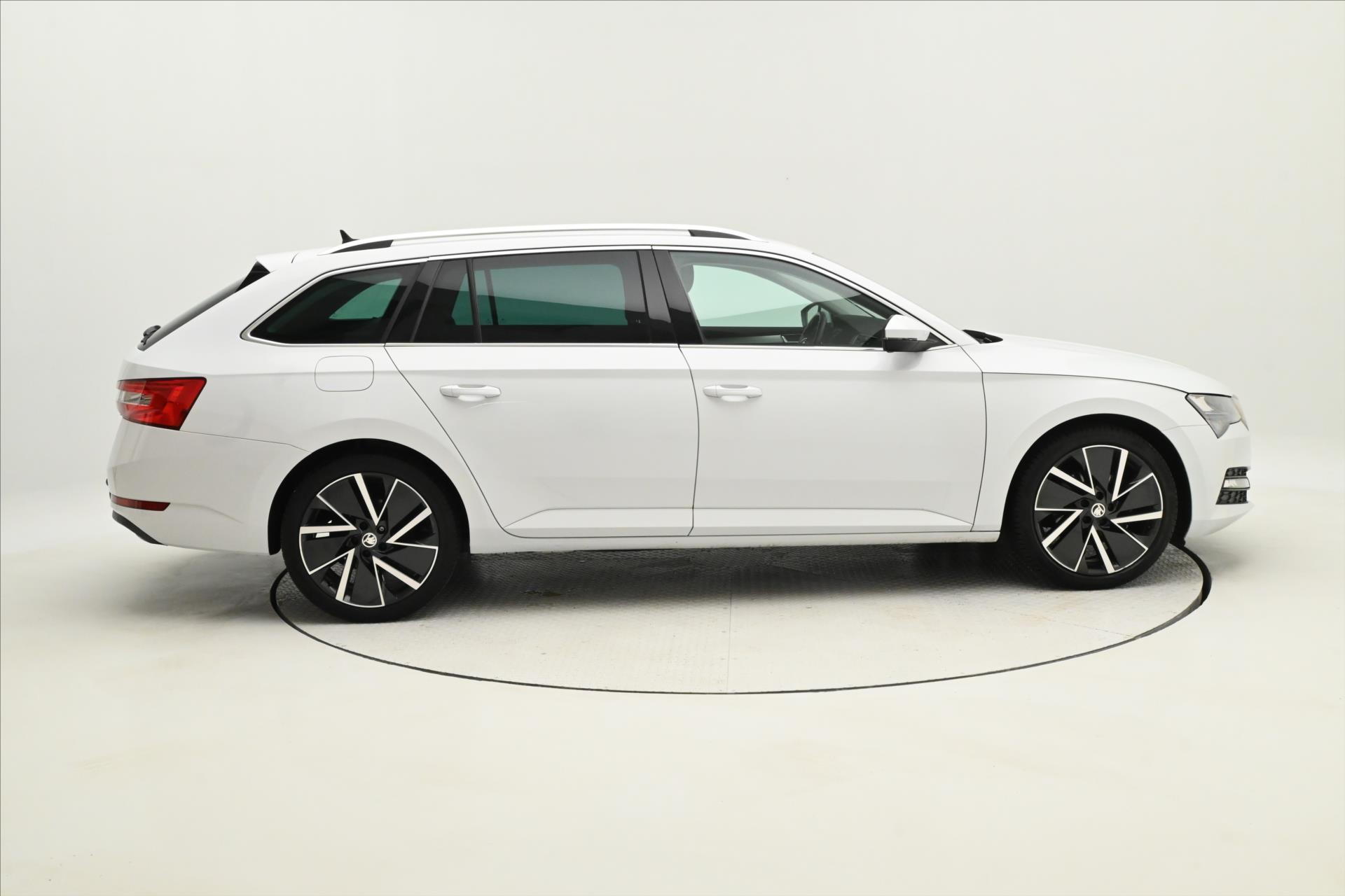Main photo of the car Skoda Superb 1.5 TSI 110 kW DSG Business Warranty up to 5 years (5)