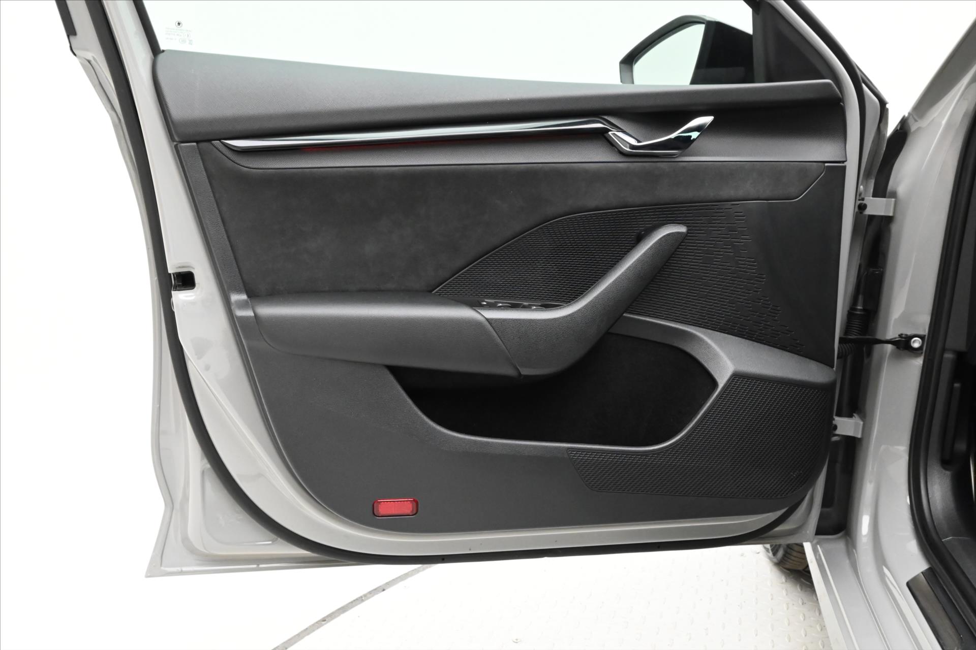 Main photo of the car Skoda Octavia 2.0 TDI RS 147 kW DSG Warranty up to 5 years (25)