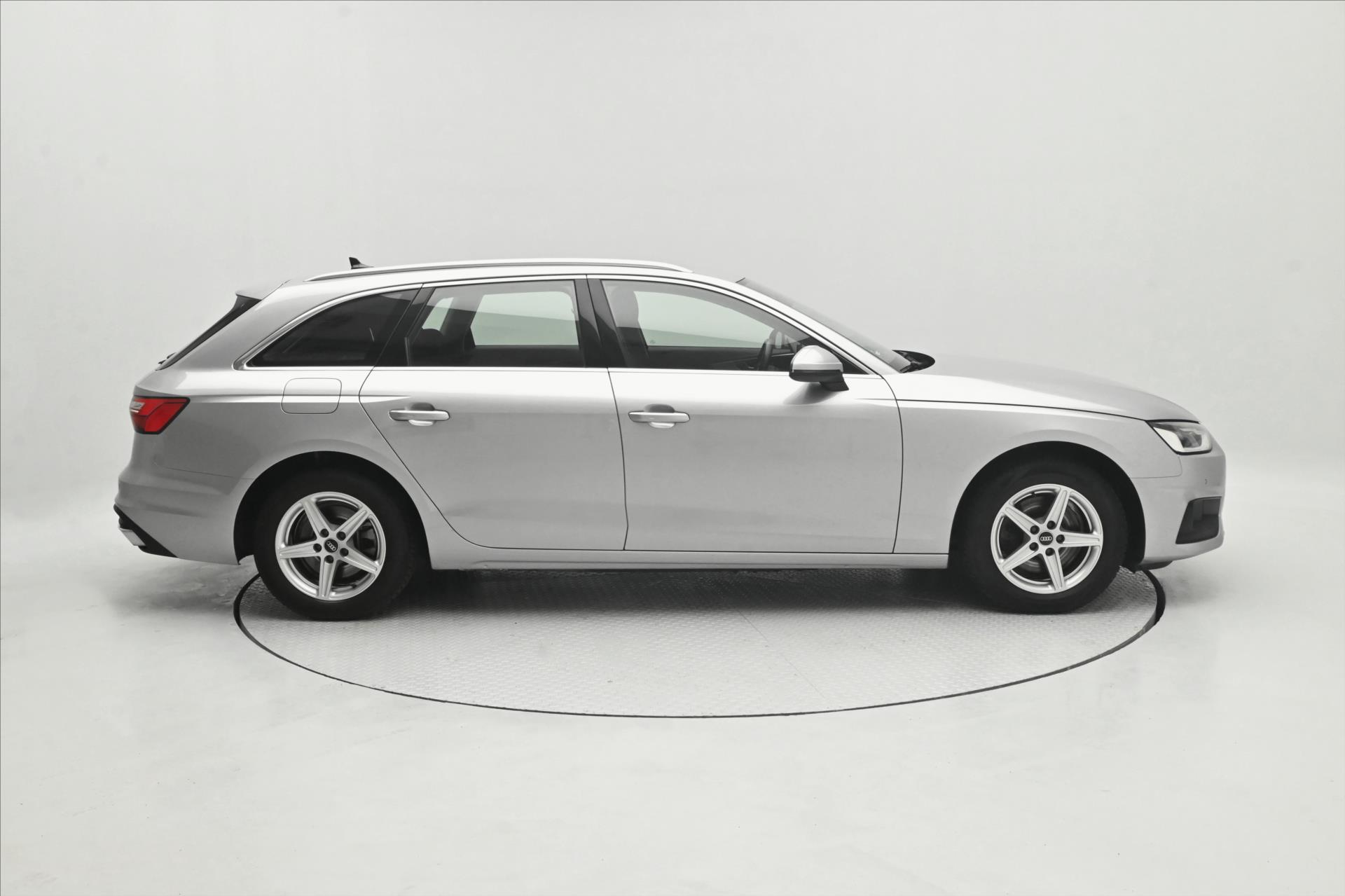 Hlavní fotografie vozu Audi A4 2,0 TDI 120 kW S Tronic Attraction Záruka až 5 let (3)