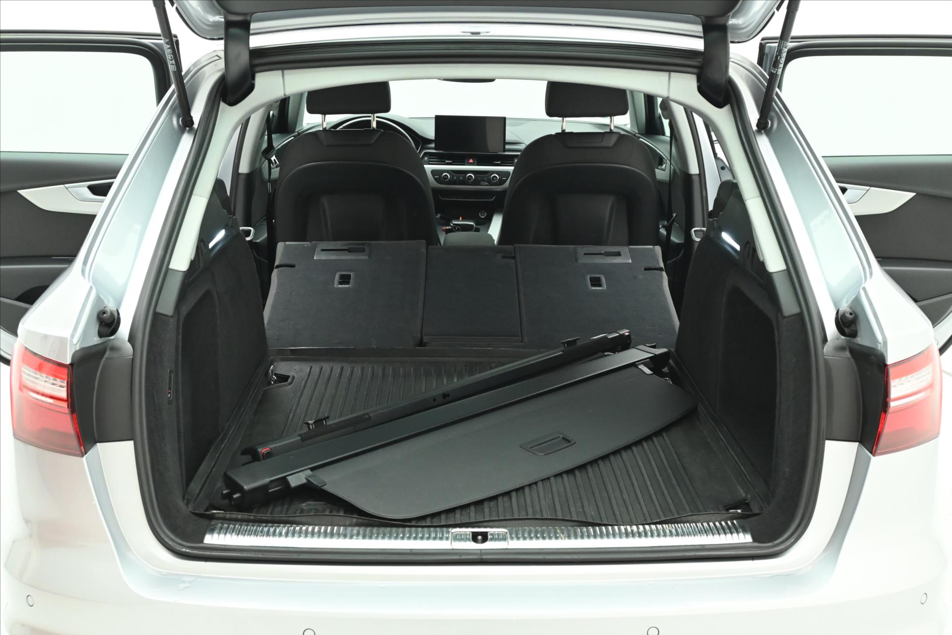 Hlavní fotografie vozu Audi A4 2,0 TDI 120kW S-Tronic Attraction Záruka až 5 let (11)