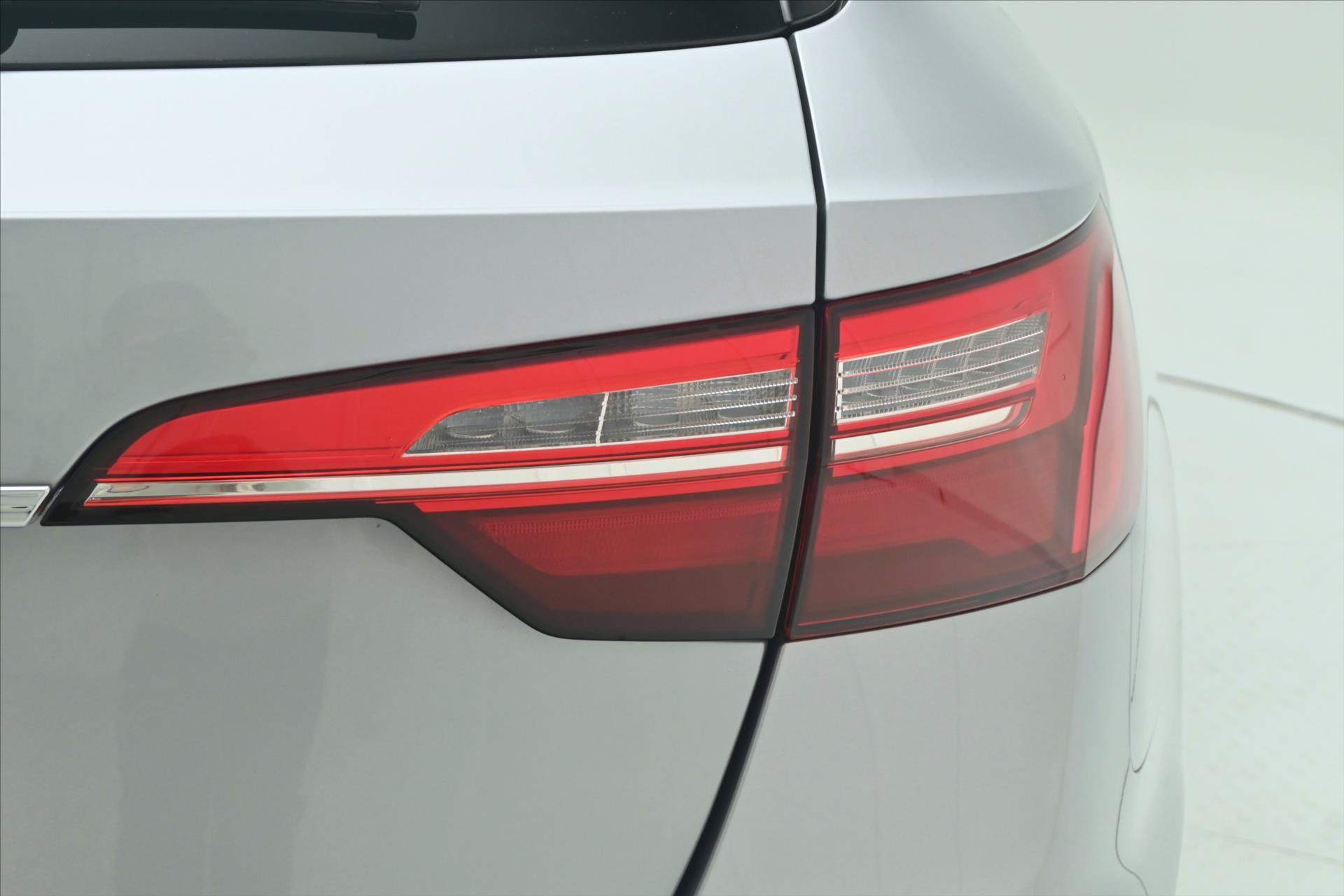 Hlavní fotografie vozu Audi A4 2,0 TDI 120kW S-Tronic Attraction Záruka až 5 let (31)