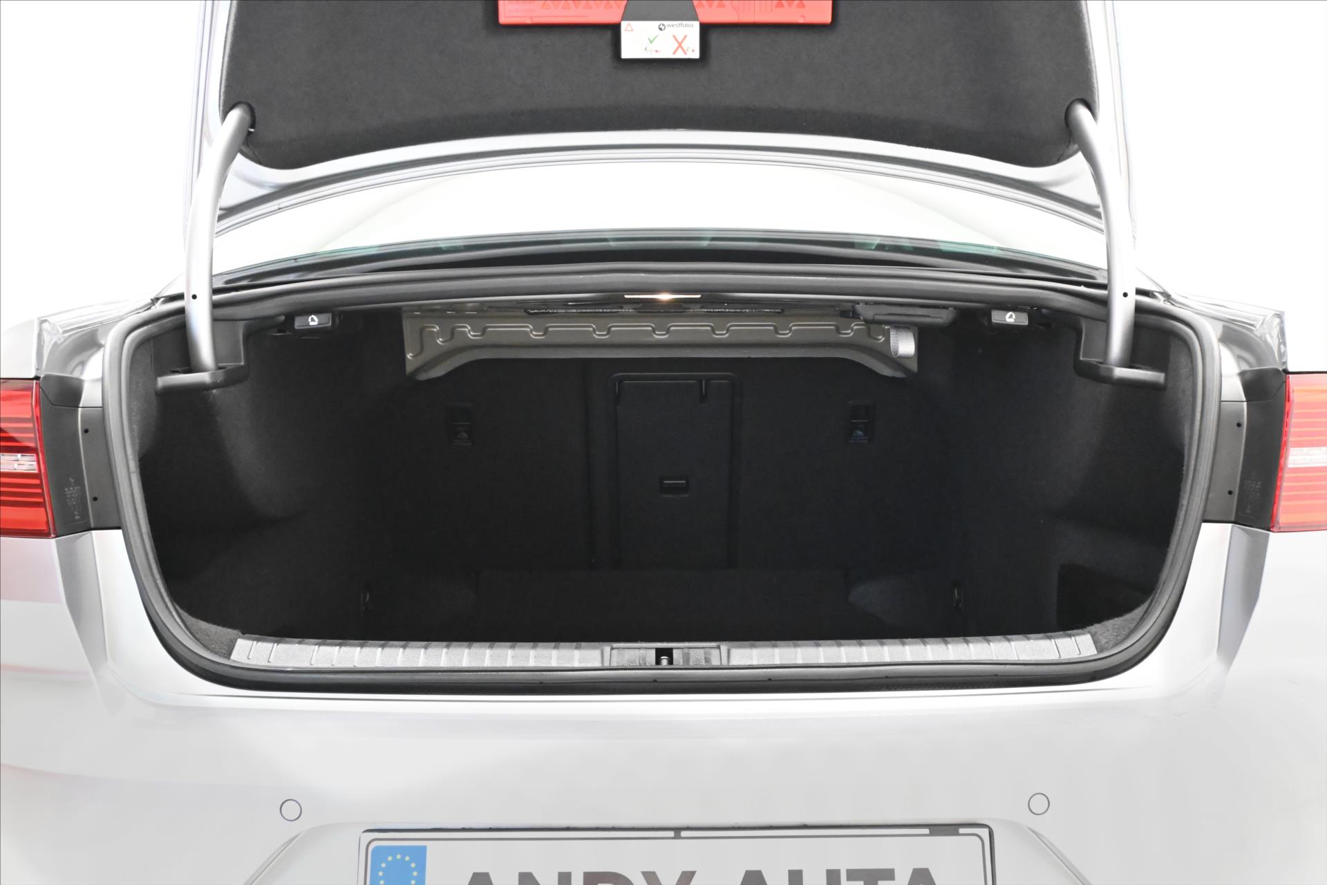 Hlavní fotografie vozu Volkswagen Passat 2,0 TDi 110kW DSG Highline Záruka až 5 let (10)