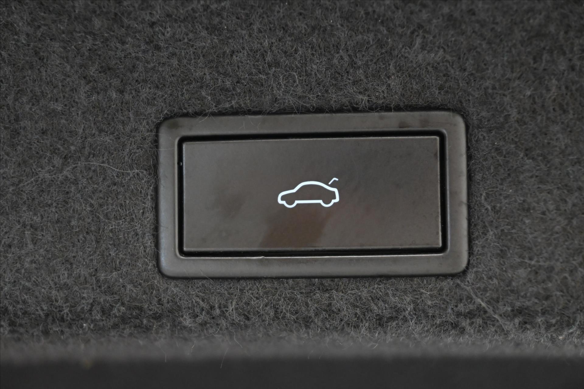 Hlavní fotografie vozu Volkswagen Passat 2,0 TDi 110kW DSG Highline Záruka až 5 let (12)