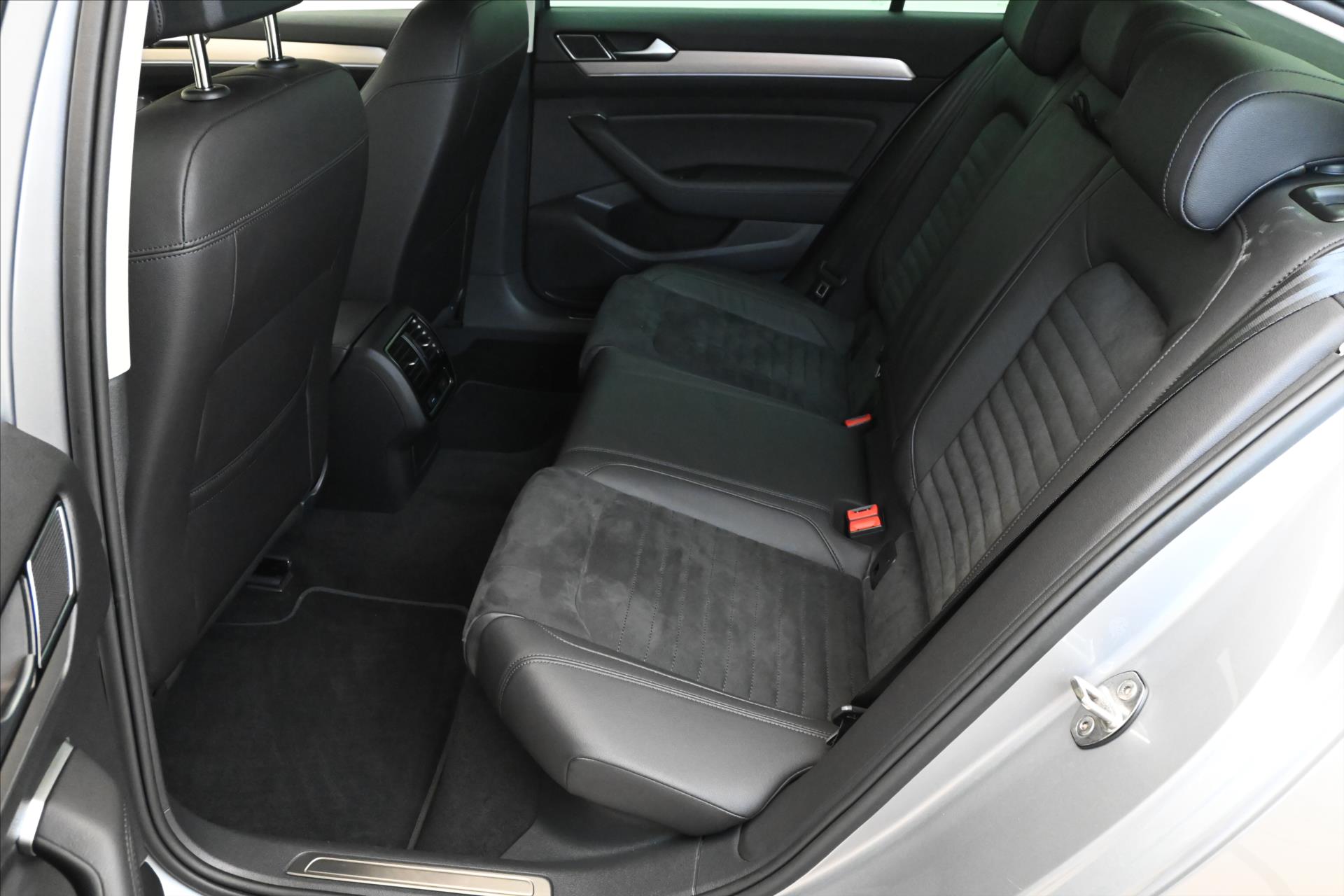 Hlavní fotografie vozu Volkswagen Passat 2,0 TDi 110kW DSG Highline Záruka až 5 let (15)