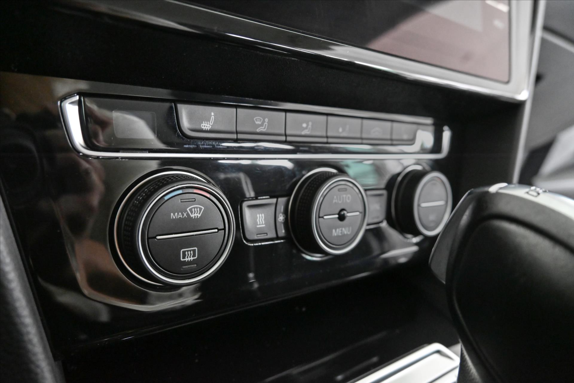 Hlavní fotografie vozu Volkswagen Passat 2,0 TDi 110kW DSG Highline Záruka až 5 let (24)