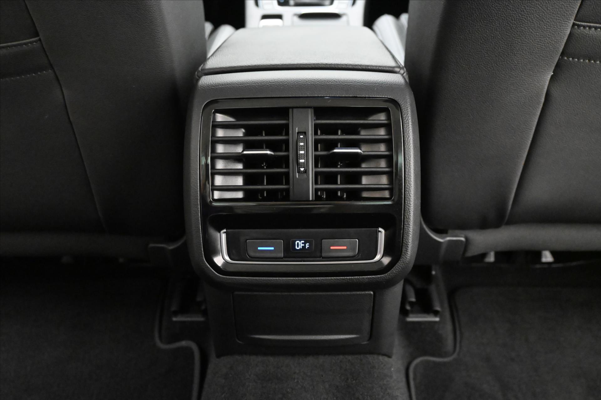 Hlavní fotografie vozu Volkswagen Passat 2,0 TDi 110kW DSG Highline Záruka až 5 let (25)