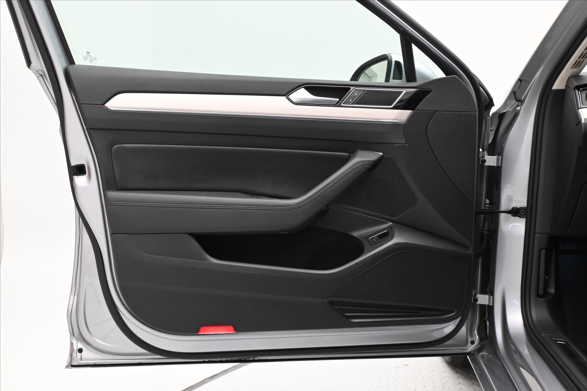 Hlavní fotografie vozu Volkswagen Passat 2,0 TDi 110kW DSG Highline Záruka až 5 let (27)