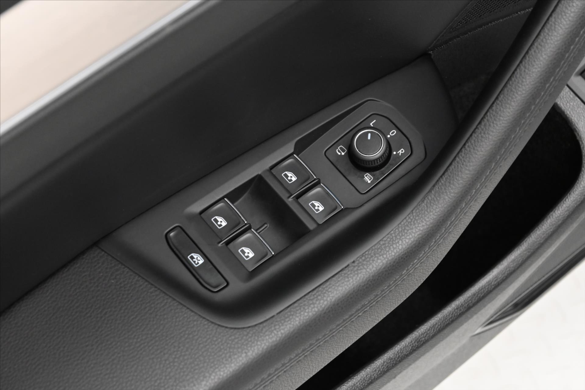 Hlavní fotografie vozu Volkswagen Passat 2,0 TDi 110kW DSG Highline Záruka až 5 let (28)