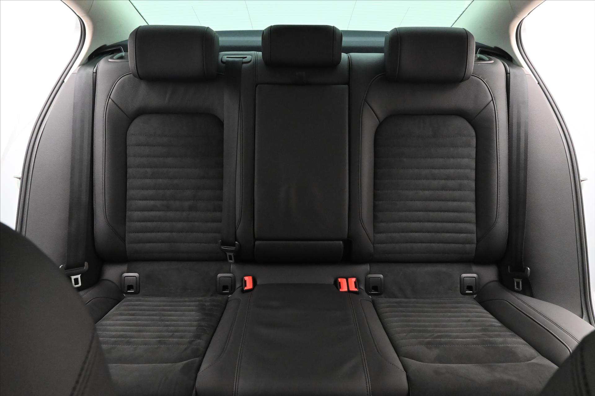 Hlavní fotografie vozu Volkswagen Passat 2,0 TDi 110kW DSG Highline Záruka až 5 let (30)