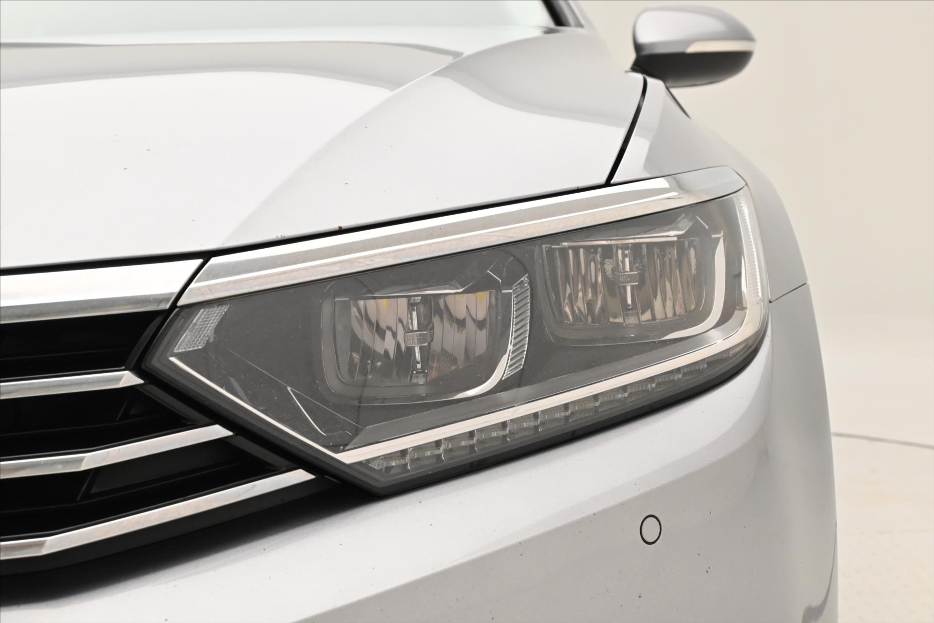 Hlavní fotografie vozu Volkswagen Passat 2,0 TDi 110kW DSG Highline Záruka až 5 let (32)