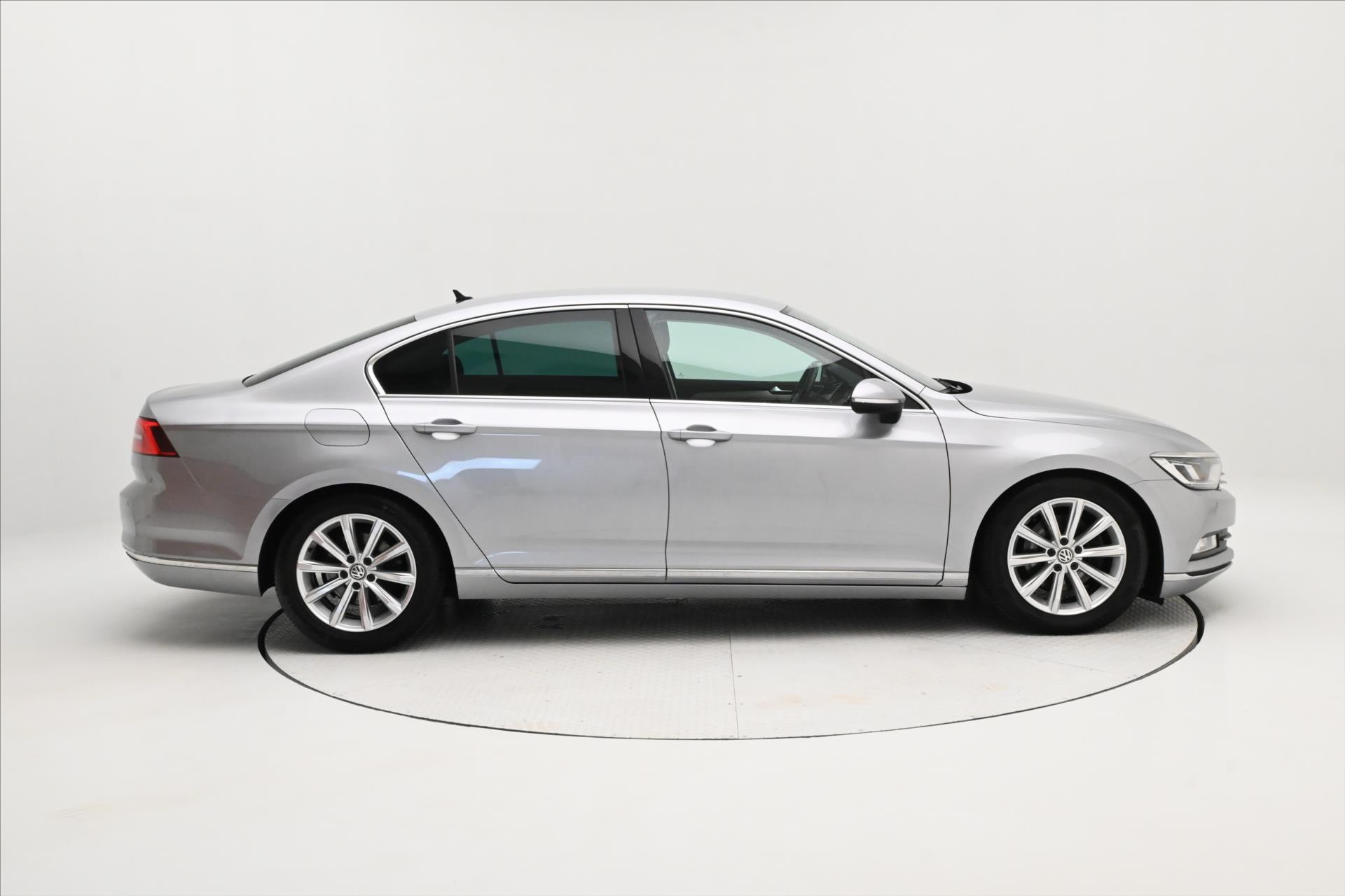 Hlavní fotografie vozu Volkswagen Passat 2,0 TDi 110kW DSG Highline Záruka až 5 let (4)