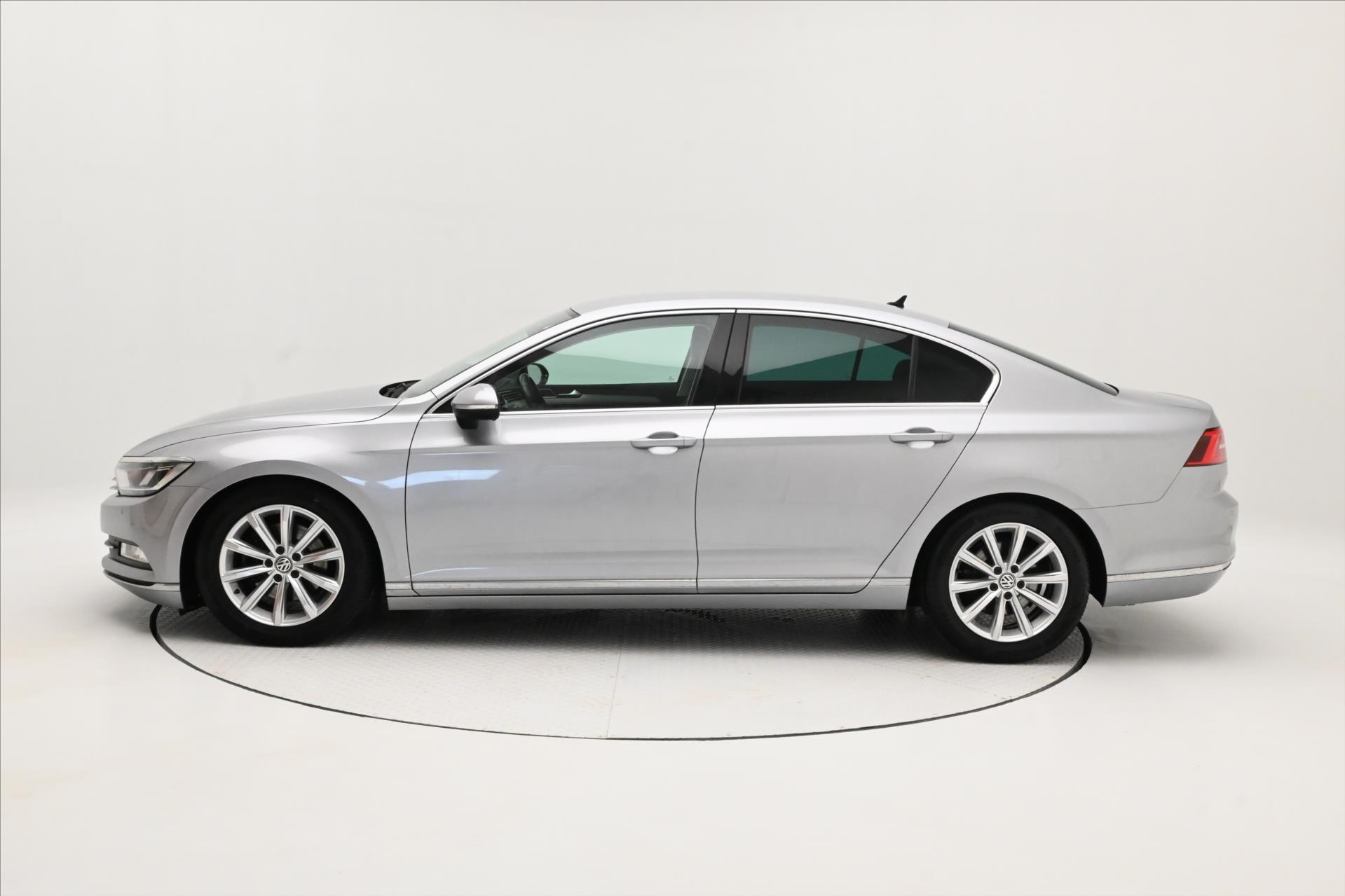 Hlavní fotografie vozu Volkswagen Passat 2,0 TDi 110kW DSG Highline Záruka až 5 let (8)