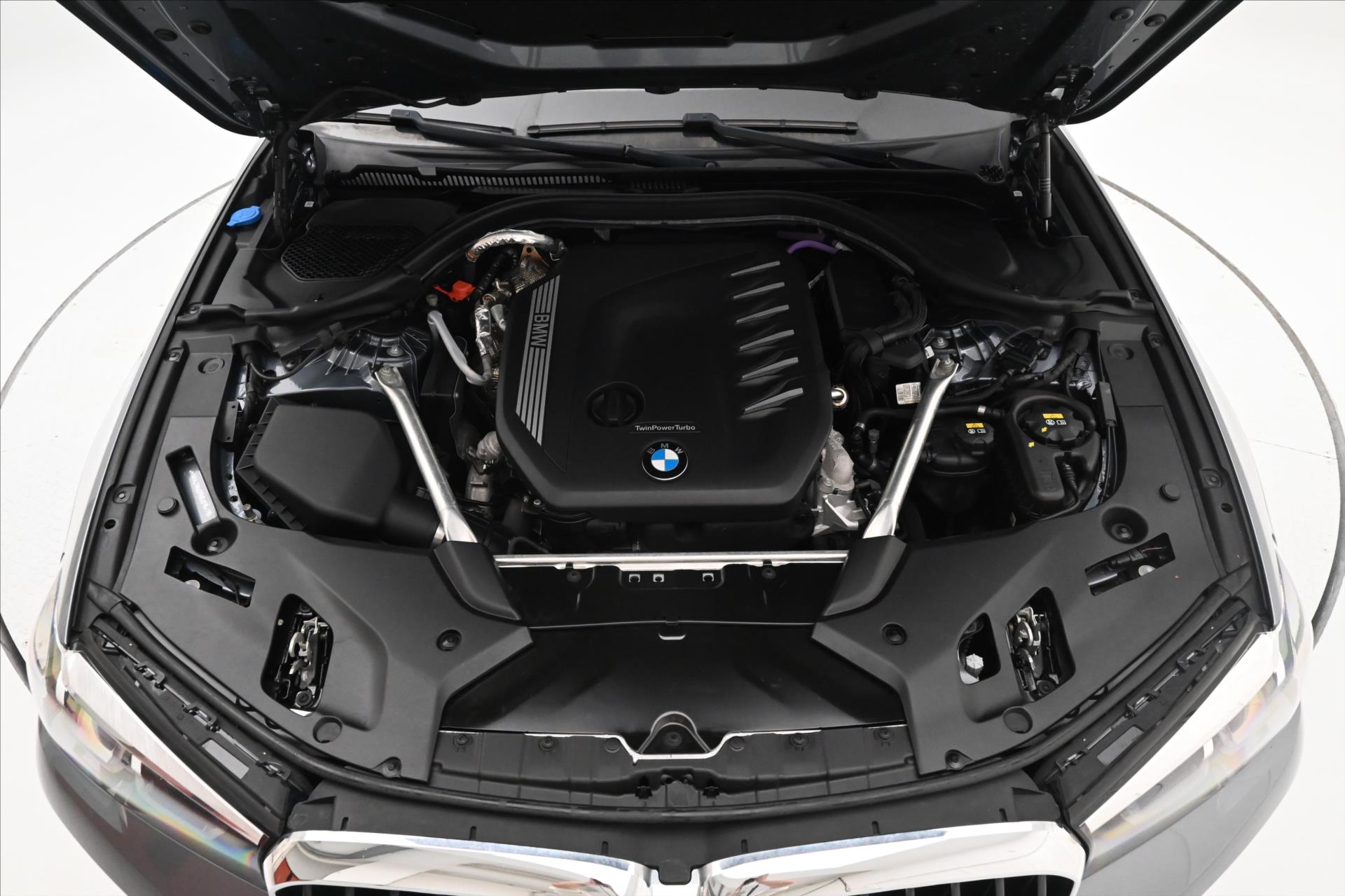 Hlavní fotografie vozu BMW Řada 5 3,0 530d 210 kW x-Drive AT8 Záruka až 5 let (10)