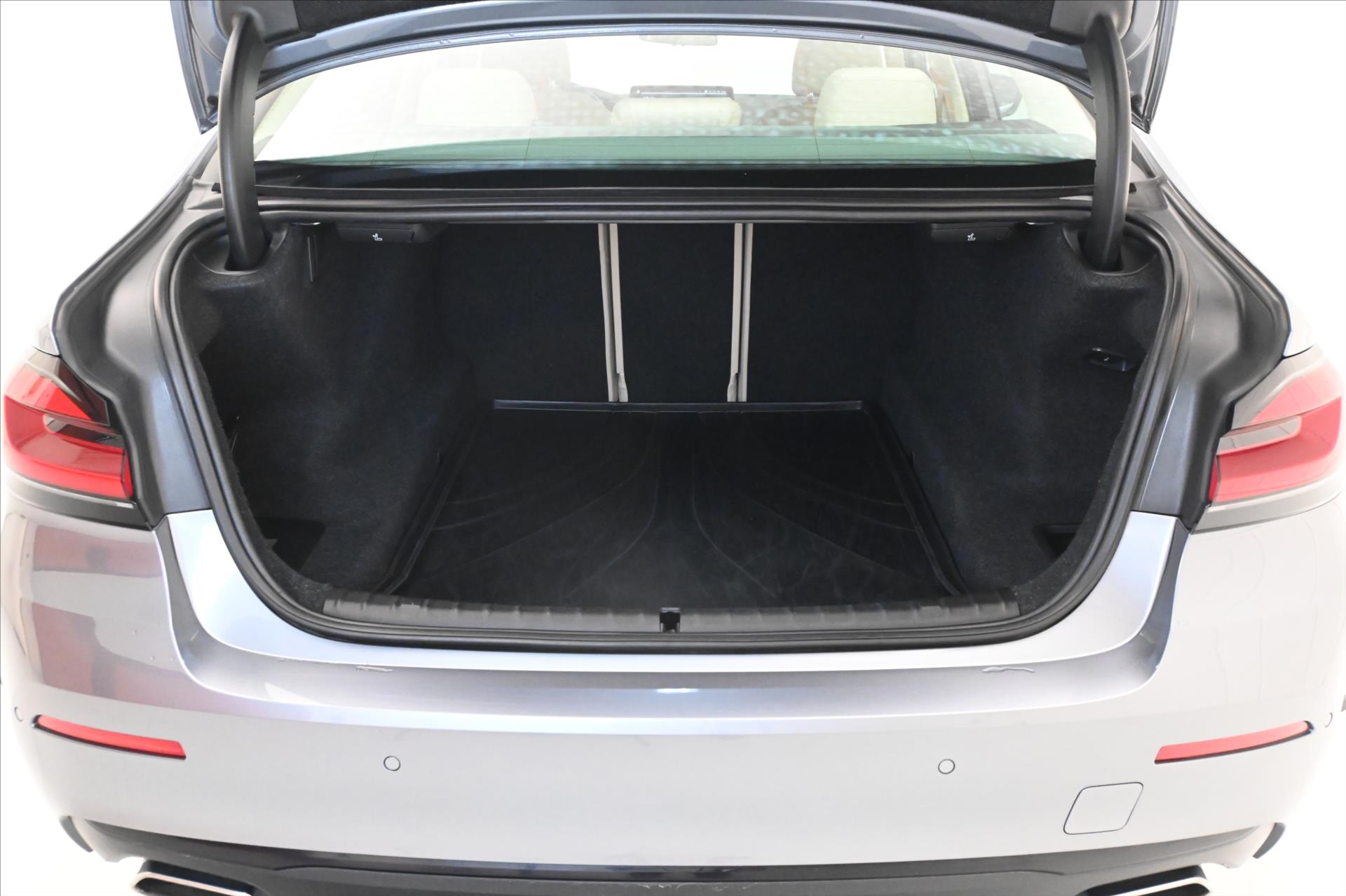 Hlavní fotografie vozu BMW Řada 5 3,0 530d 210kW X-Drive AT/8 Záruka až 5 let (10)