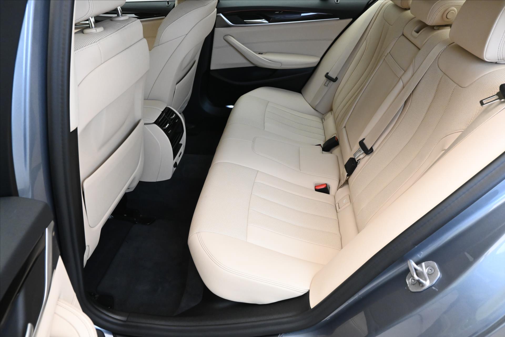 Hlavní fotografie vozu BMW Řada 5 3,0 530d 210kW X-Drive AT/8 Záruka až 5 let (14)