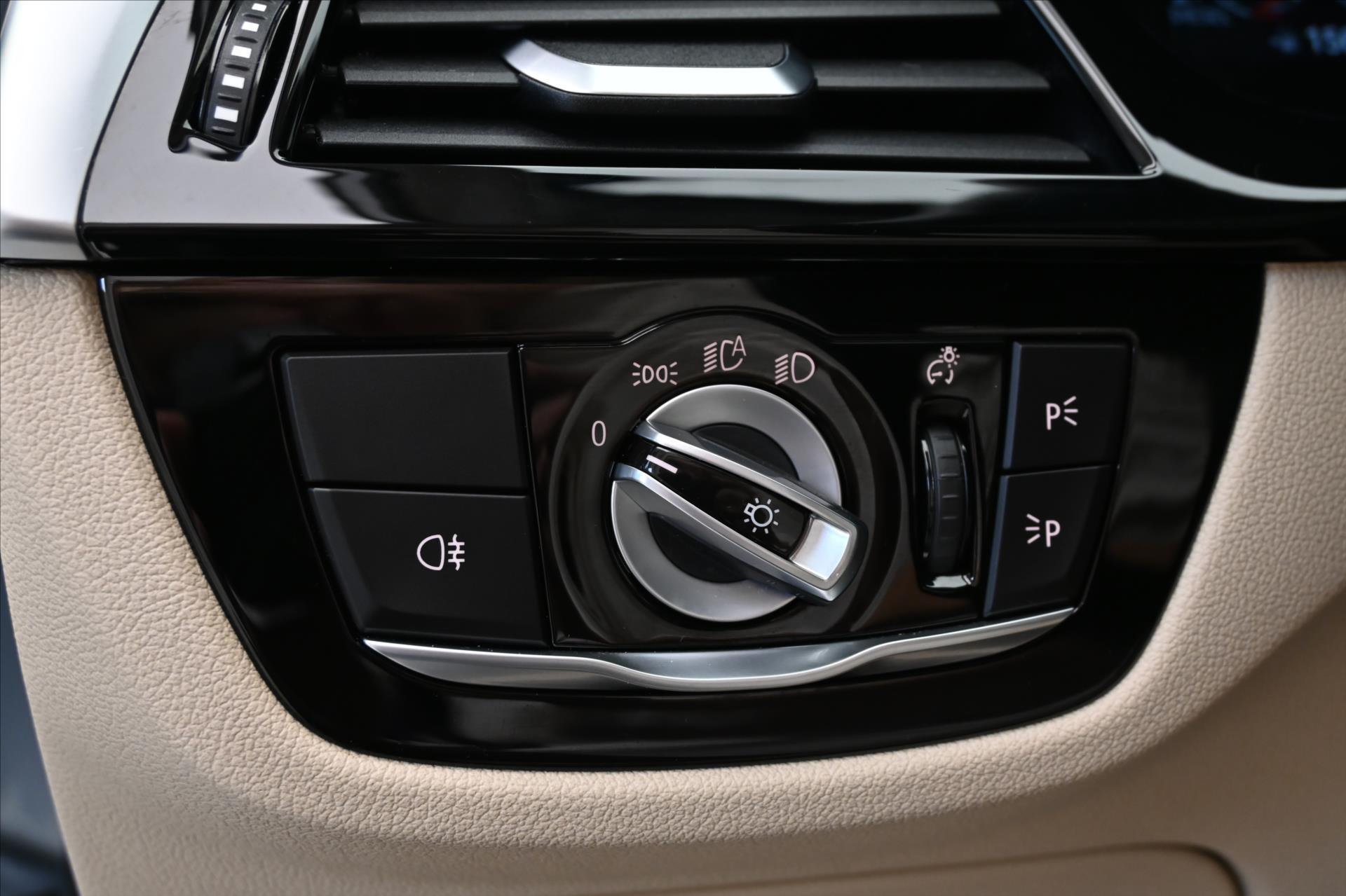 Hlavní fotografie vozu BMW Řada 5 3,0 530d 210kW X-Drive AT/8 Záruka až 5 let (25)