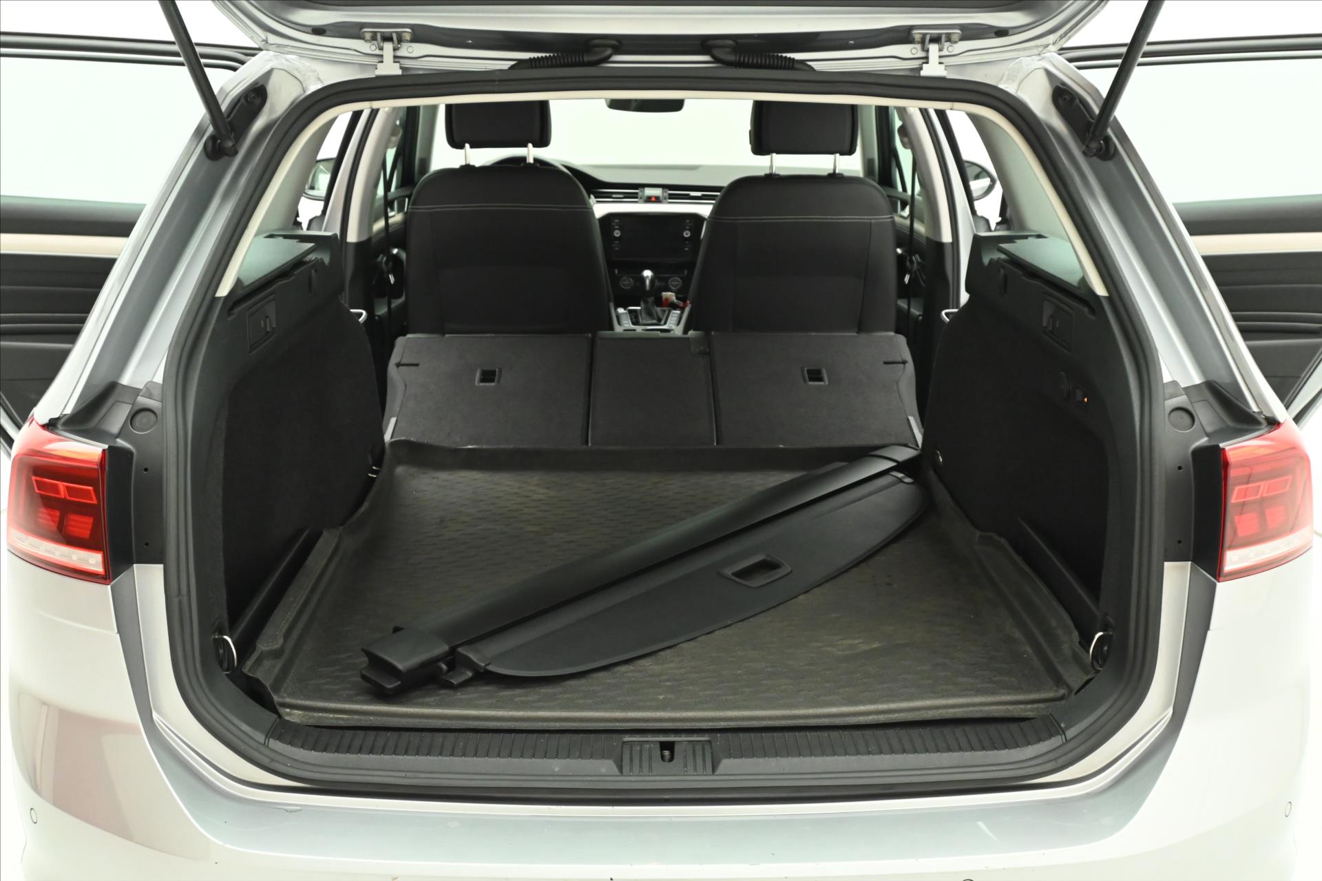 Main photo of the car Volkswagen Passat 2.0 TDI 140 kW DSG Elegance Warranty up to 5 years (12)