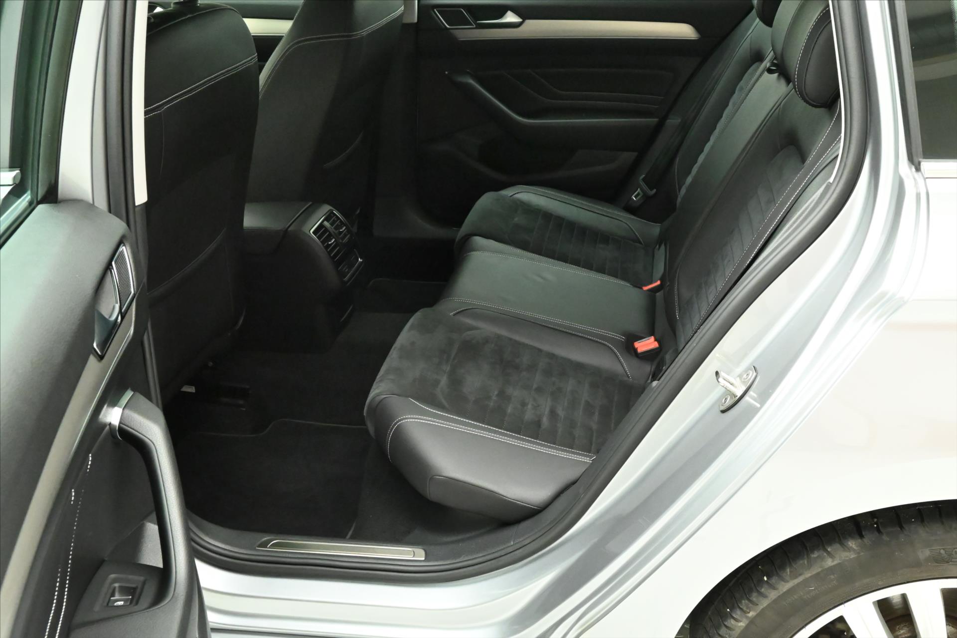 Main photo of the car Volkswagen Passat 2.0 TDI 140 kW DSG Elegance Warranty up to 5 years (15)