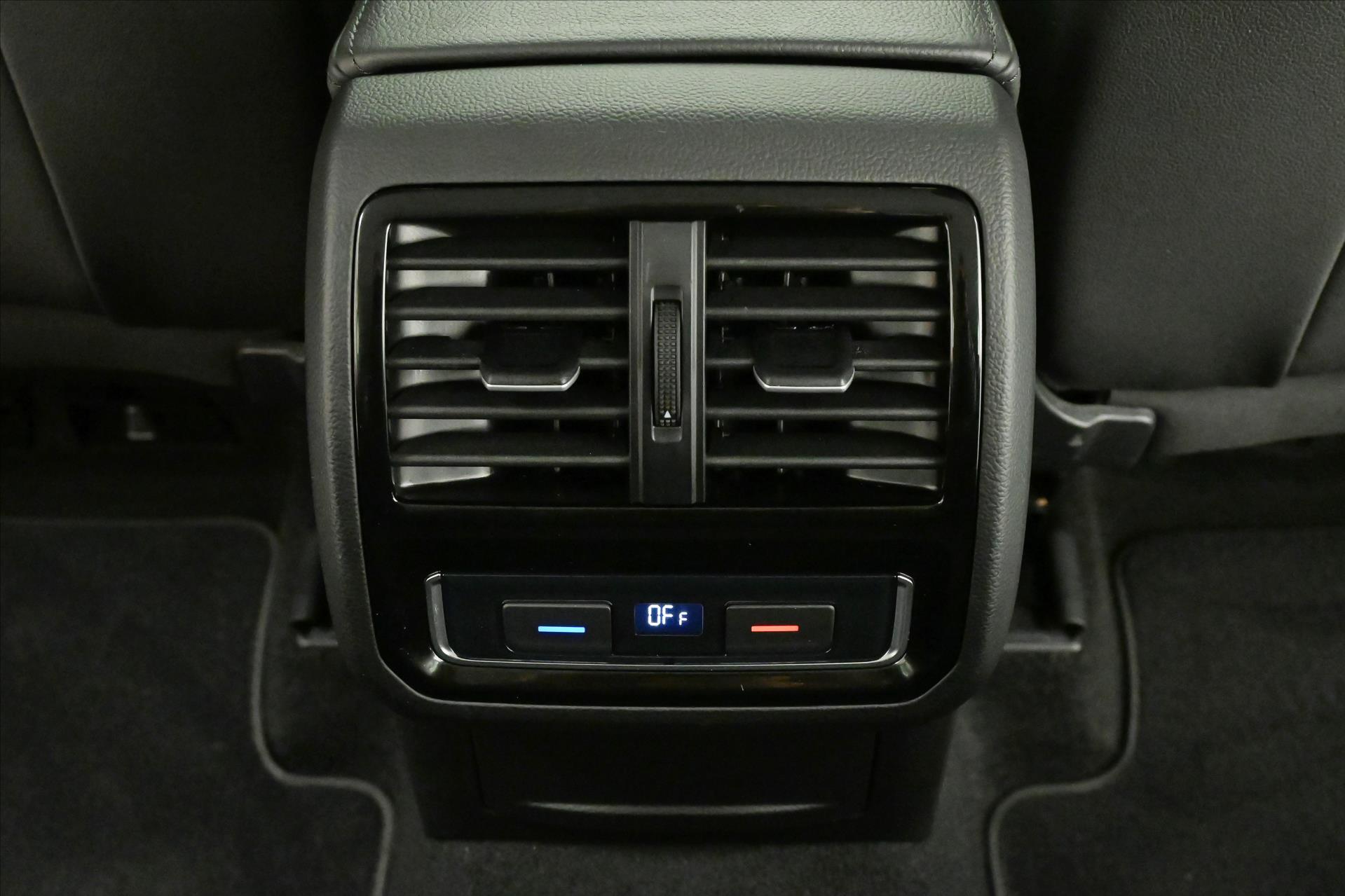 Main photo of the car Volkswagen Passat 2.0 TDI 140 kW DSG Elegance Warranty up to 5 years (24)