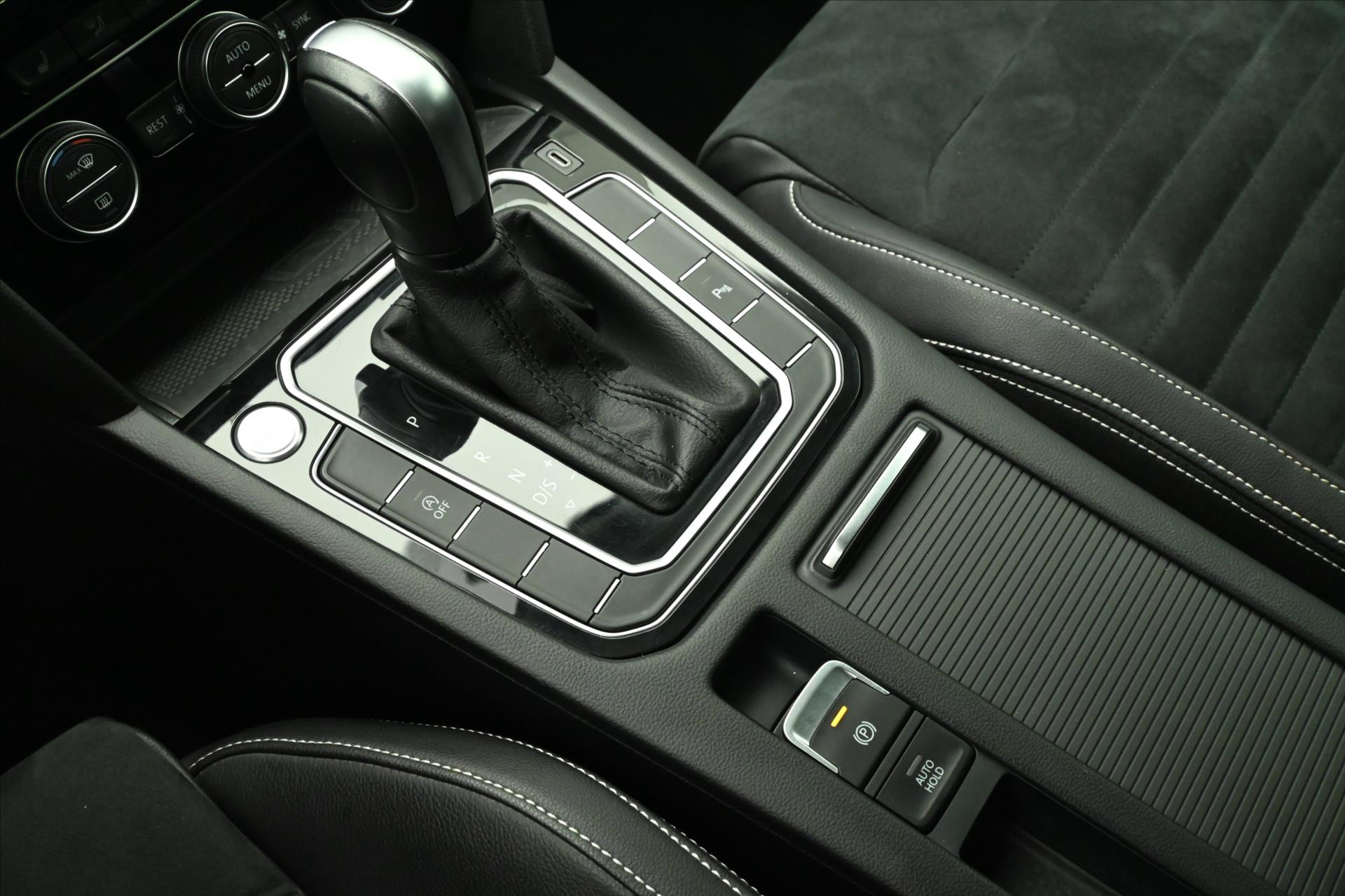 Main photo of the car Volkswagen Passat 2.0 TDI 140 kW DSG Elegance Warranty up to 5 years (25)