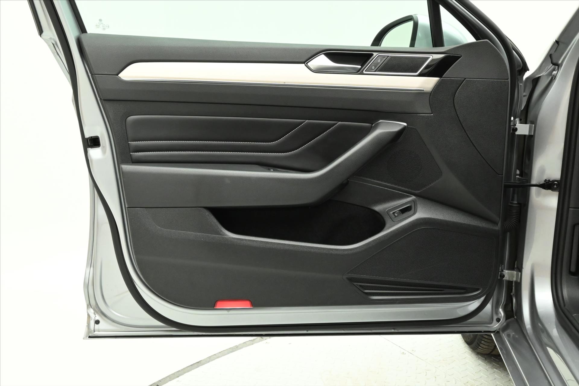 Main photo of the car Volkswagen Passat 2.0 TDI 140 kW DSG Elegance Warranty up to 5 years (26)