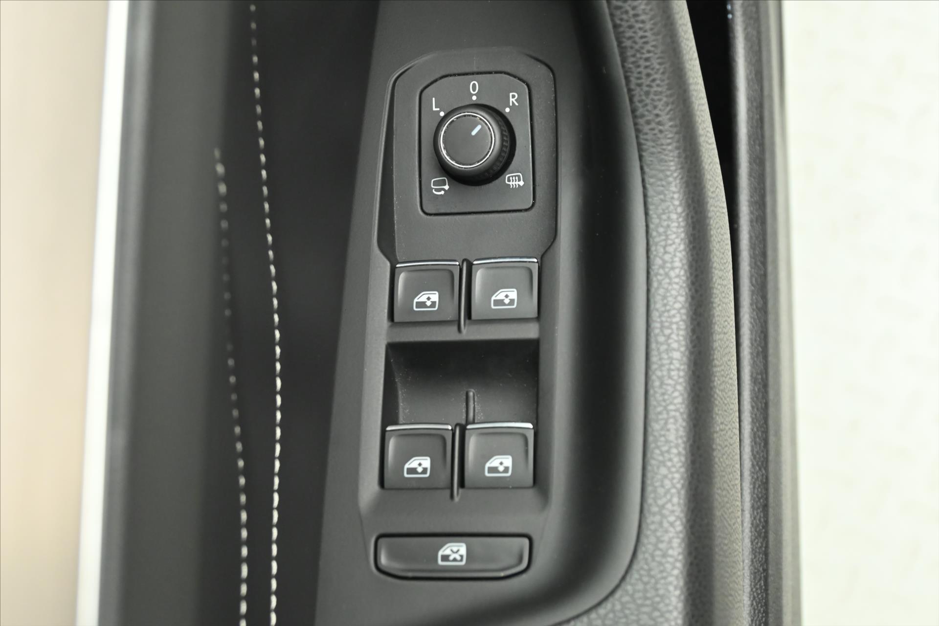 Main photo of the car Volkswagen Passat 2.0 TDI 140 kW DSG Elegance Warranty up to 5 years (27)