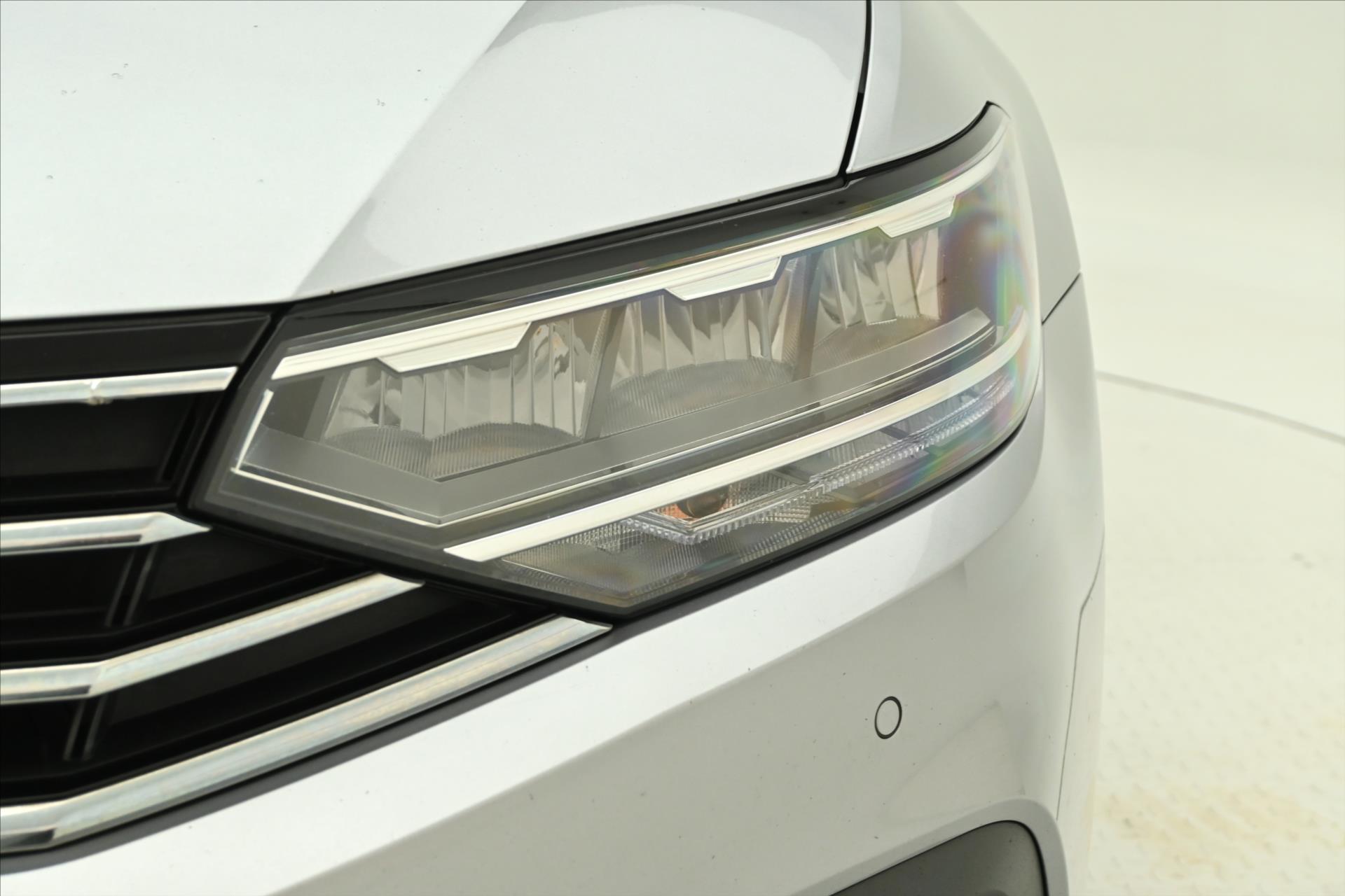 Main photo of the car Volkswagen Passat 2.0 TDI 140 kW DSG Elegance Warranty up to 5 years (31)