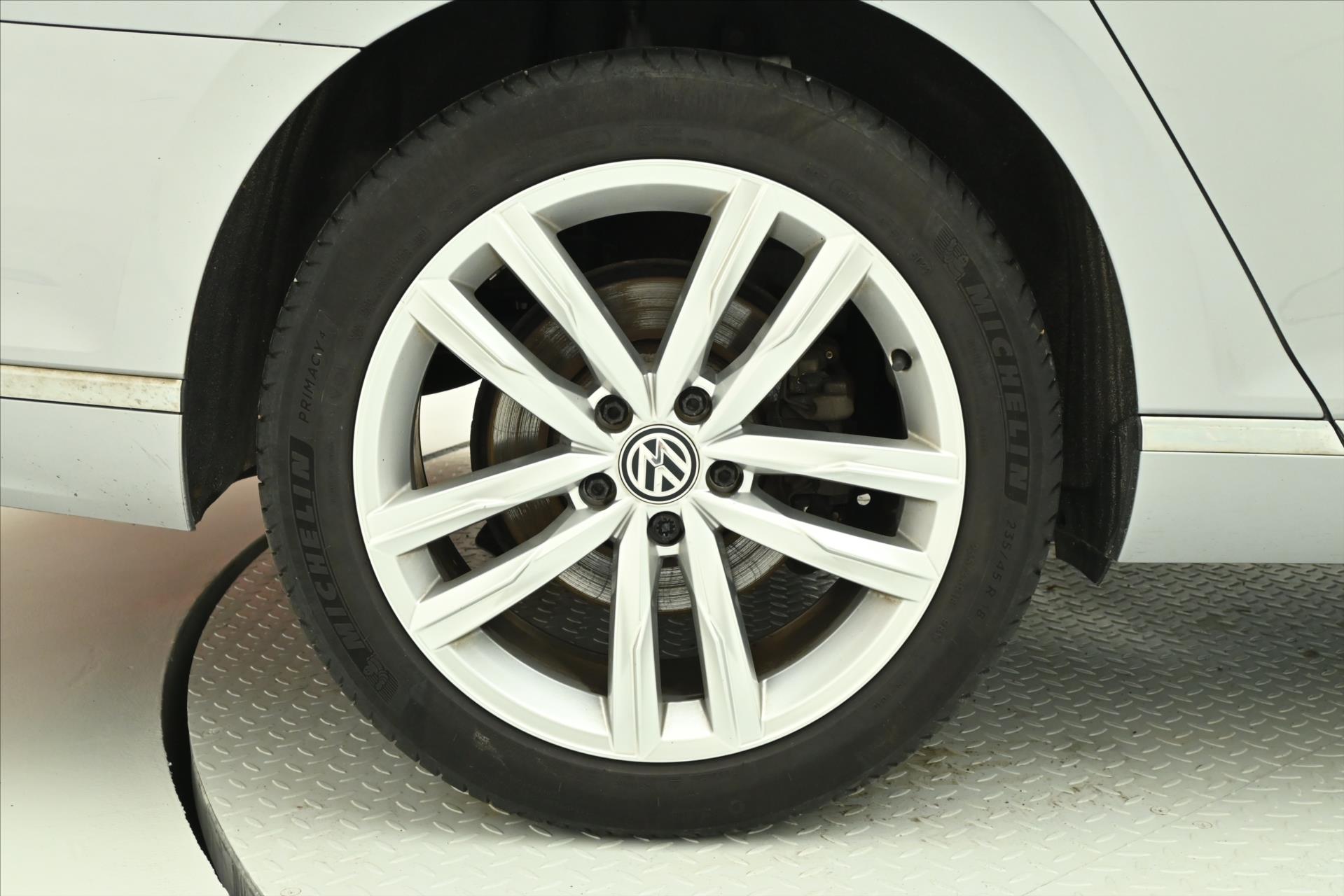 Main photo of the car Volkswagen Passat 2.0 TDI 140 kW DSG Elegance Warranty up to 5 years (33)