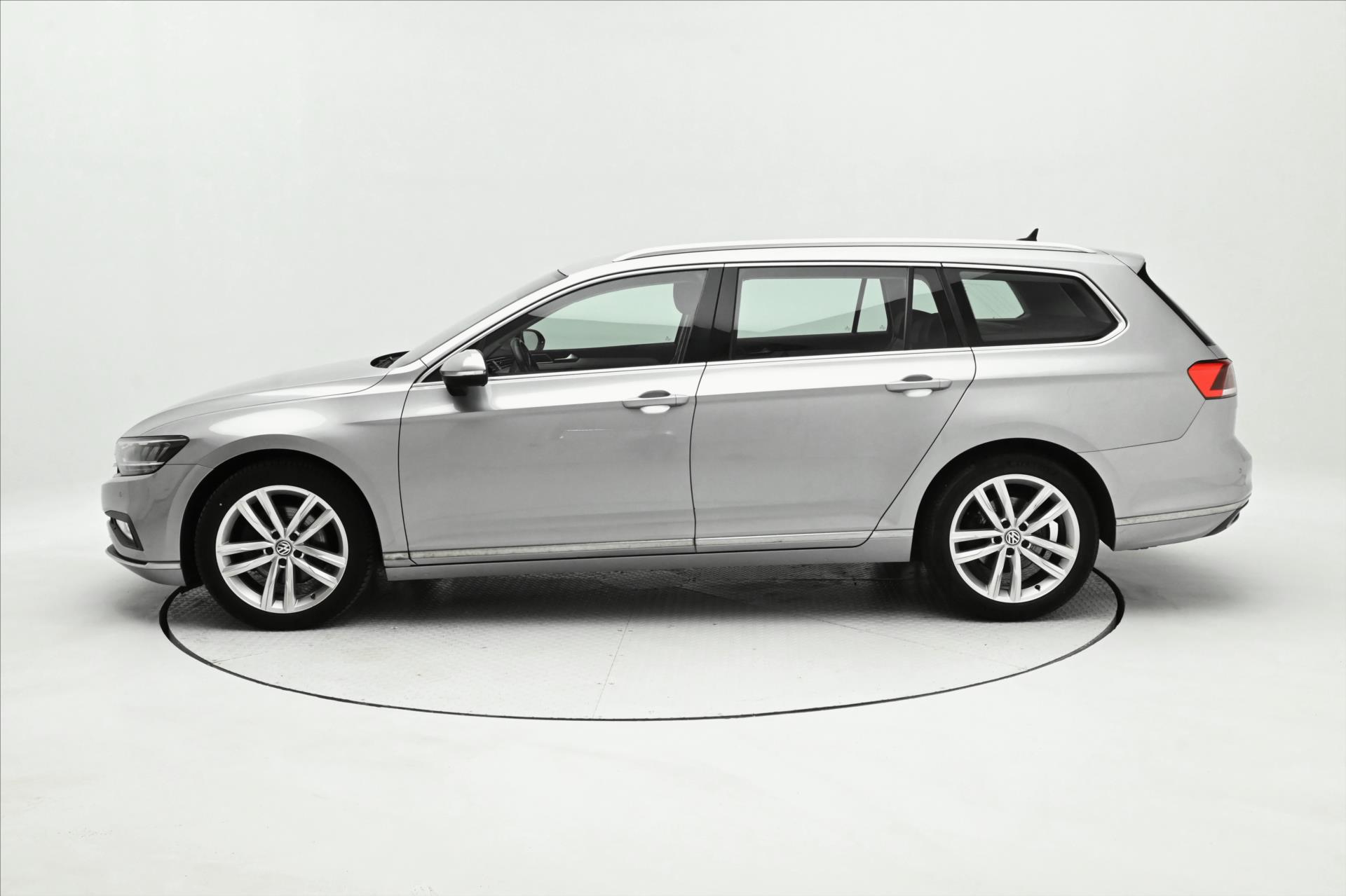 Main photo of the car Volkswagen Passat 2.0 TDI 140 kW DSG Elegance Warranty up to 5 years (9)