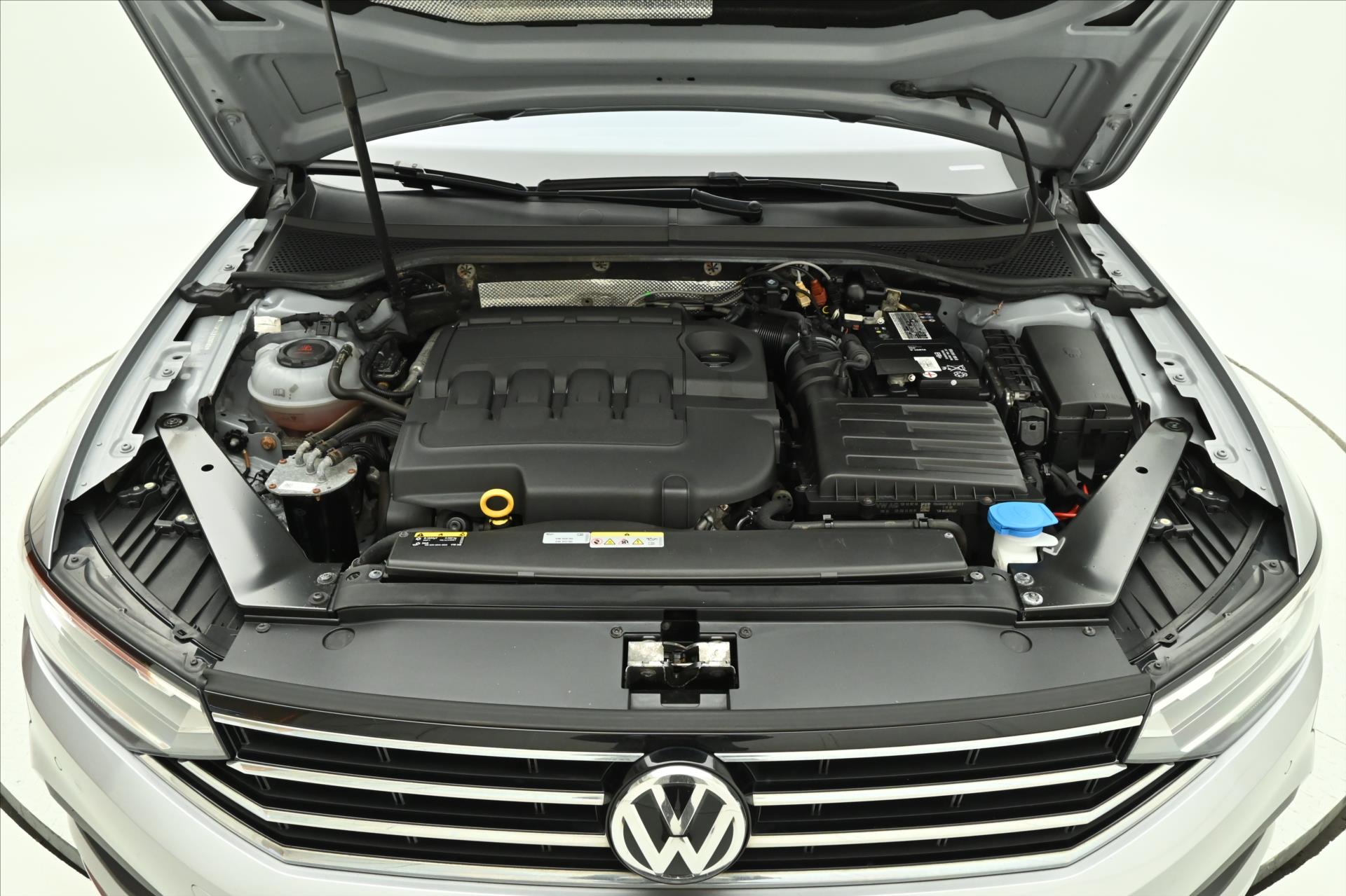 Main photo of the car Volkswagen Passat 2.0 TDI 140 kW DSG Elegance Warranty up to 5 years (10)