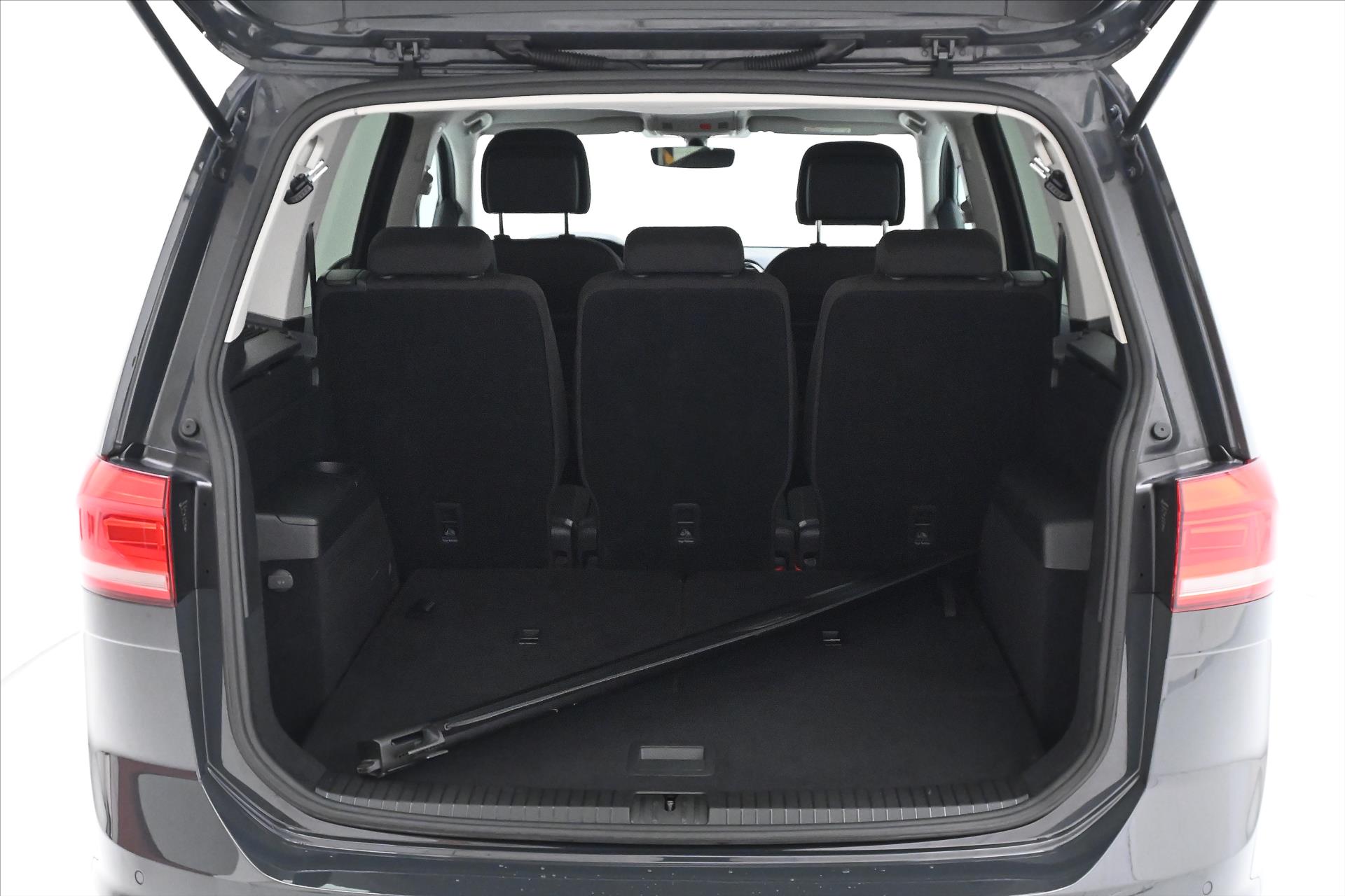 Main photo of the car Volkswagen Touran 2.0 TDI 110 kW DSG 7-seater Comfortline Warranty up to 5 years (12)
