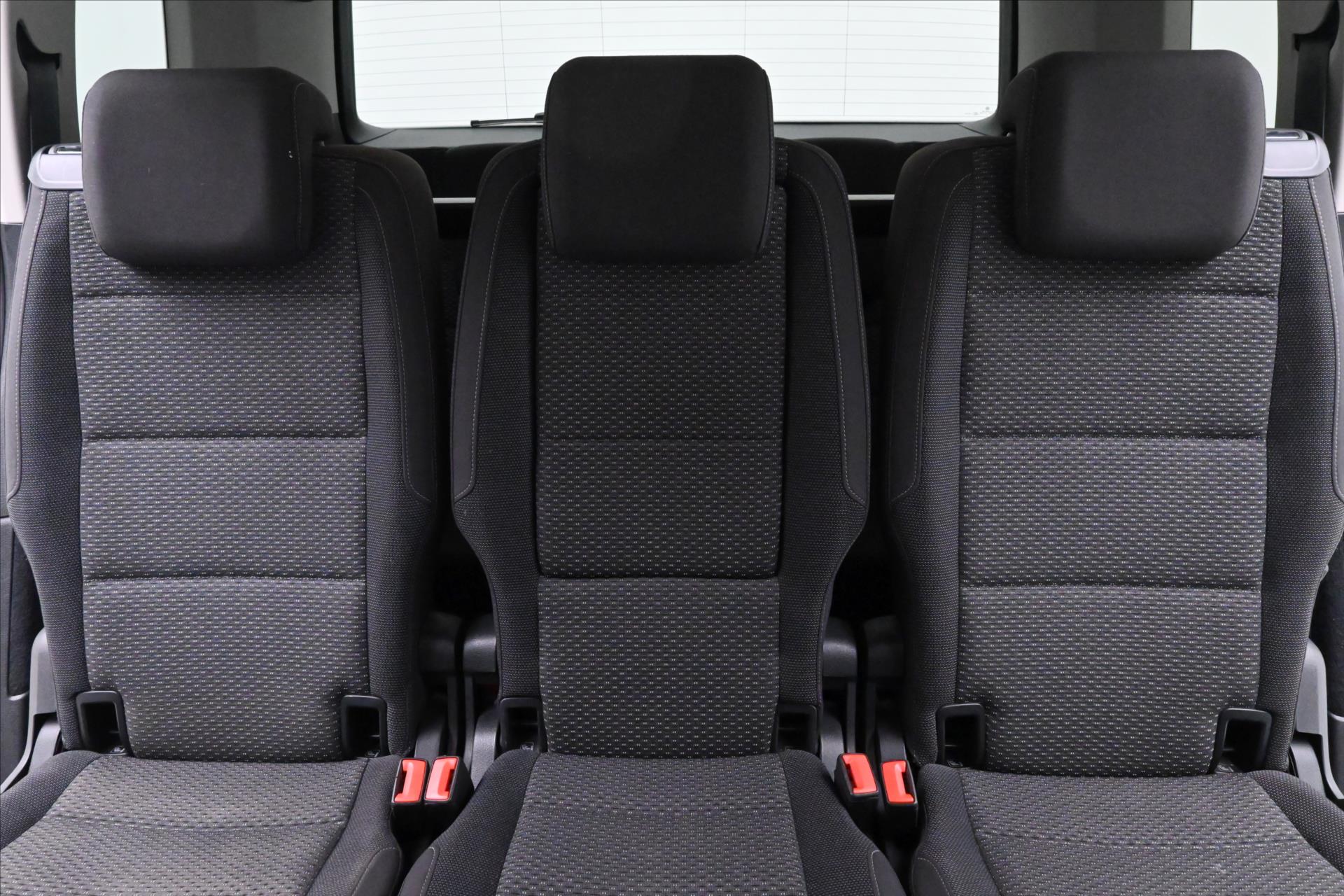 Main photo of the car Volkswagen Touran 2.0 TDI 110 kW DSG 7-seater Comfortline Warranty up to 5 years (30)