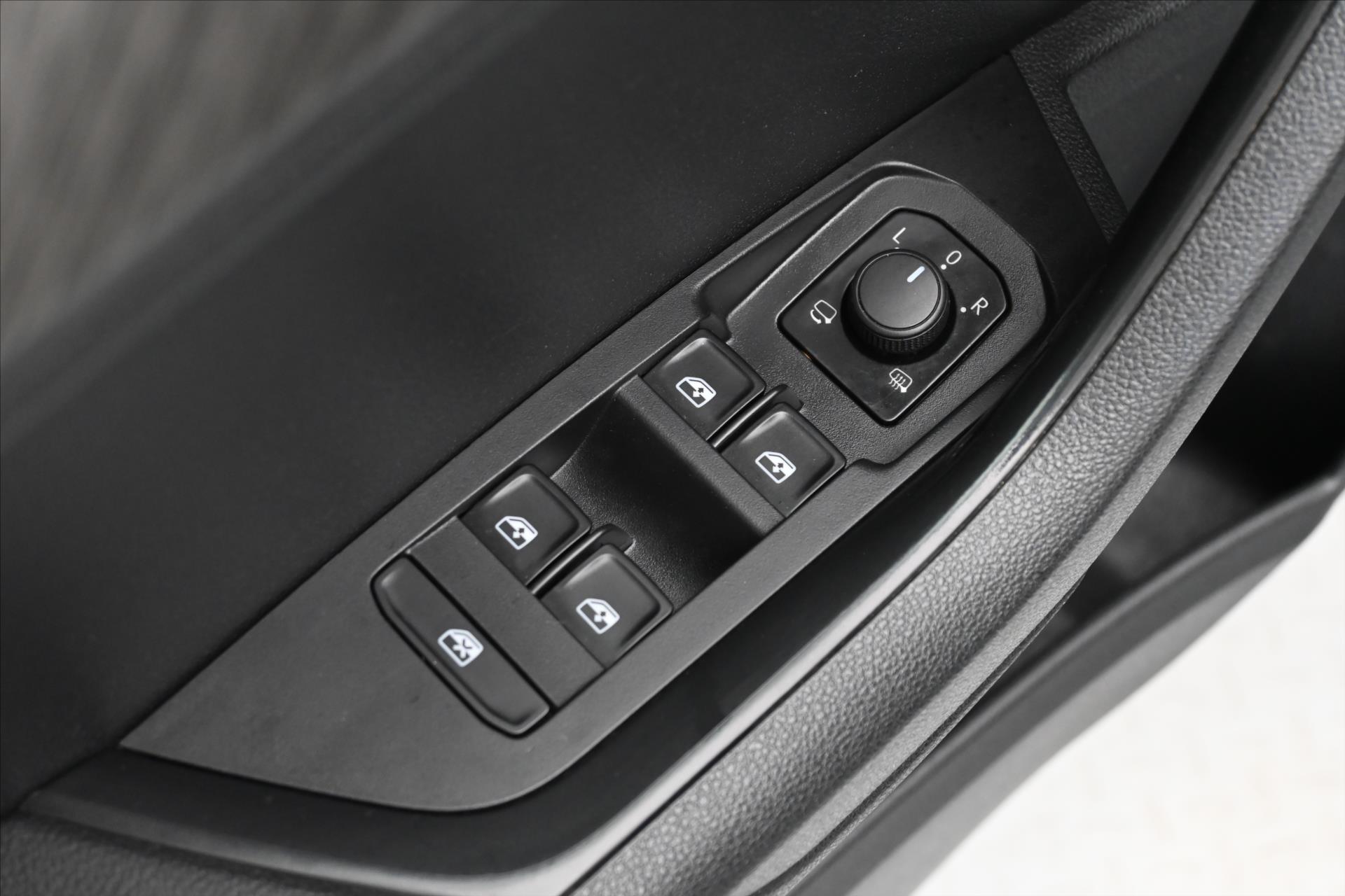 Main photo of the car Skoda Karoq 2.0 TDI 85 kW DSG CLEVER Warranty up to 5 years (25)