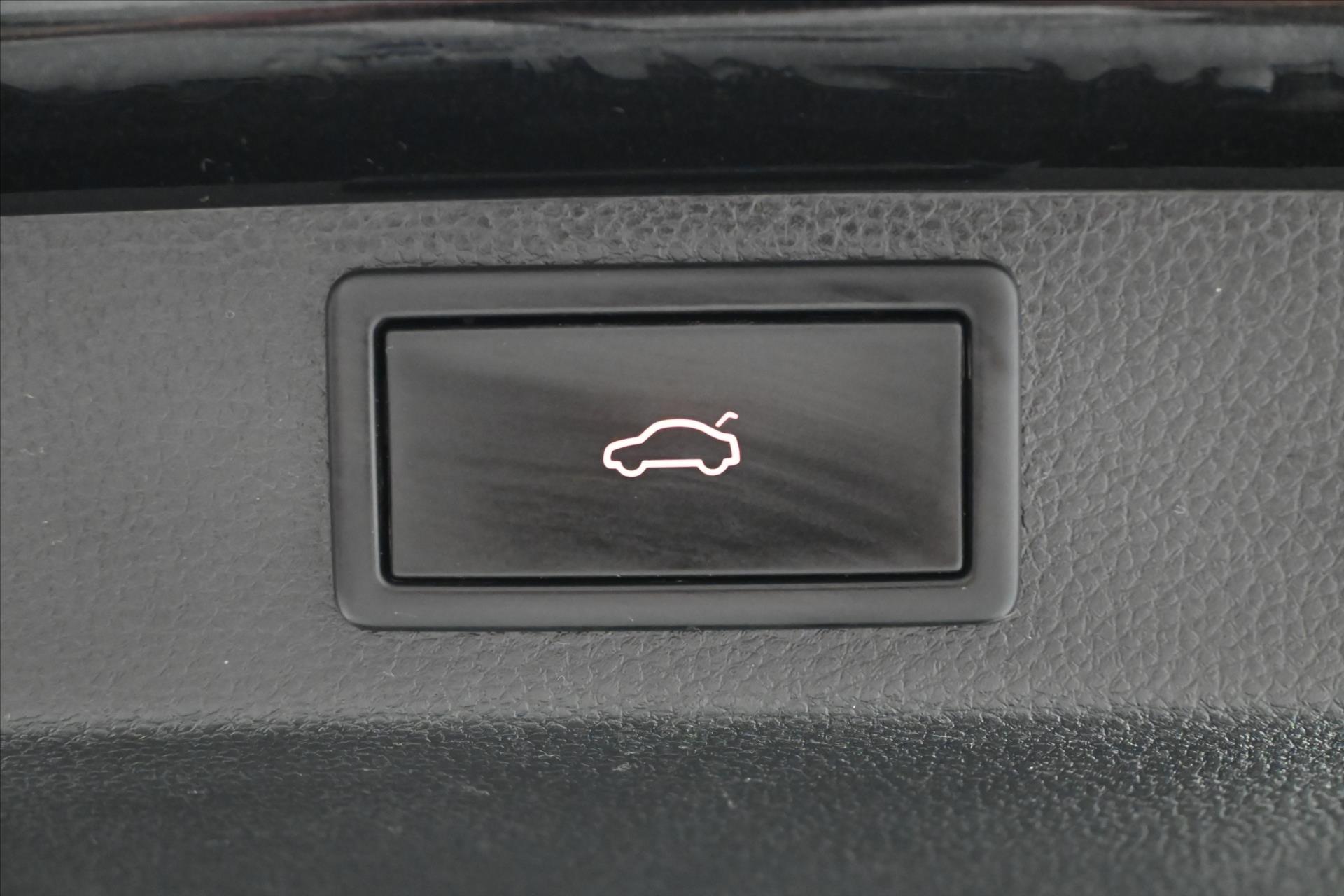 Main photo of the car Skoda Karoq 2.0 TDI 85 kW DSG CLEVER Warranty up to 5 years (28)