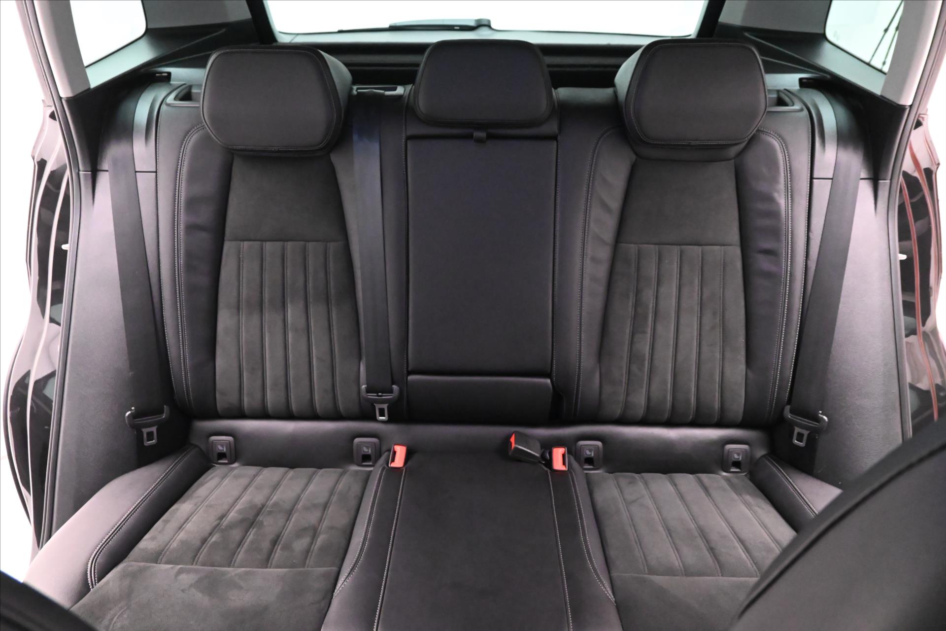 Main photo of the car Skoda Karoq 2.0 TDI 85 kW DSG CLEVER Warranty up to 5 years (29)