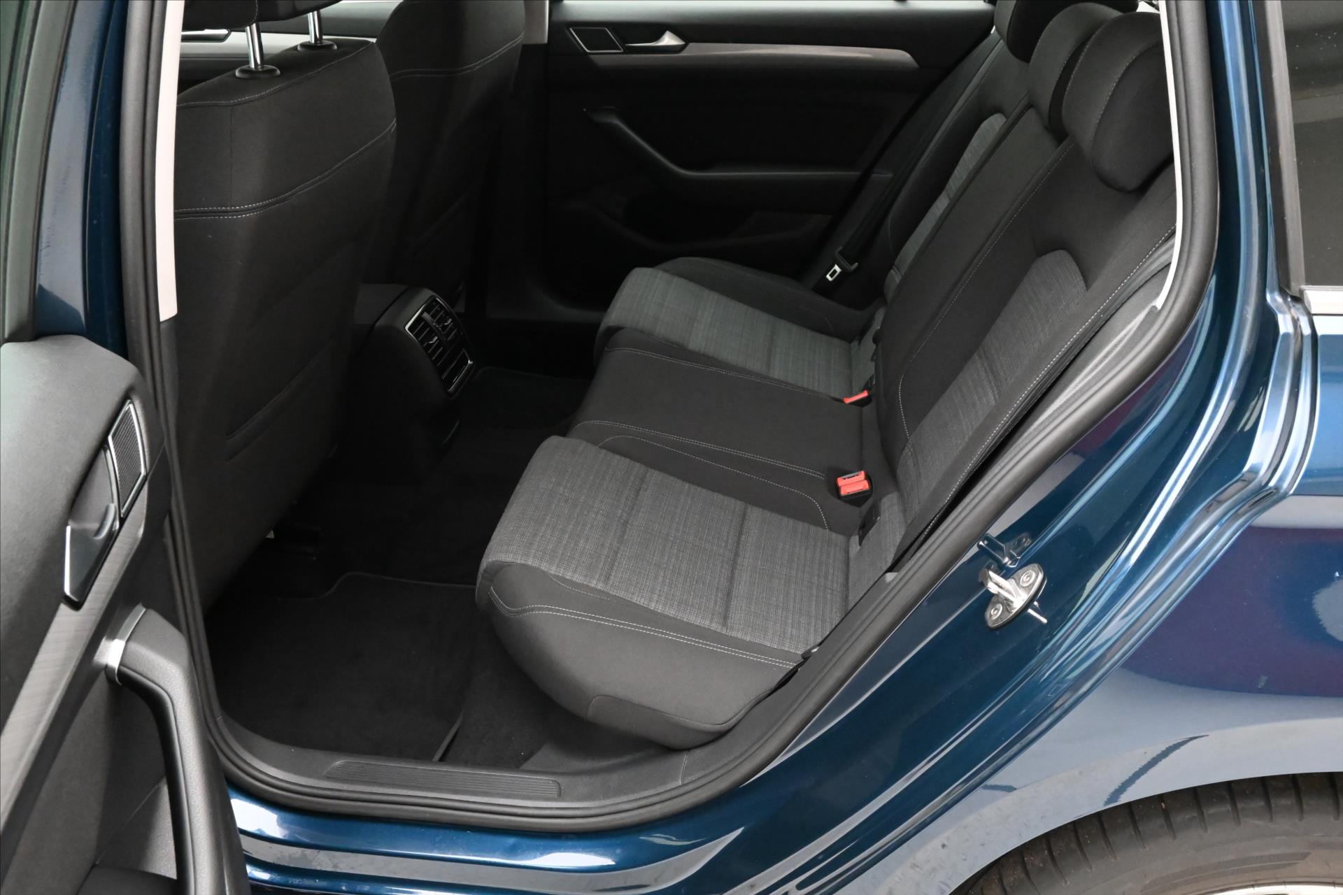 Hlavní fotografie vozu Volkswagen Passat 2,0 TDI 110 kW DSG Business Záruka až 5 let (14)