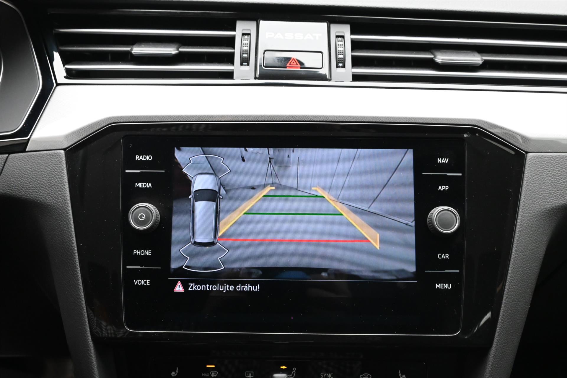 Hlavní fotografie vozu Volkswagen Passat 2,0 TDI 110 kW DSG Business Záruka až 5 let (21)