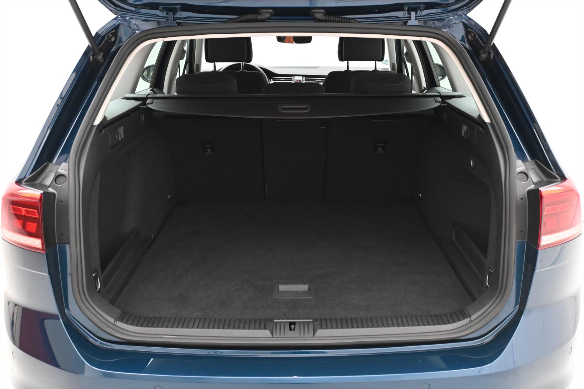 Hlavní fotografie vozu Volkswagen Passat 2,0 TDI 110kW BUSINESS DSG Záruka až 5 let (10)