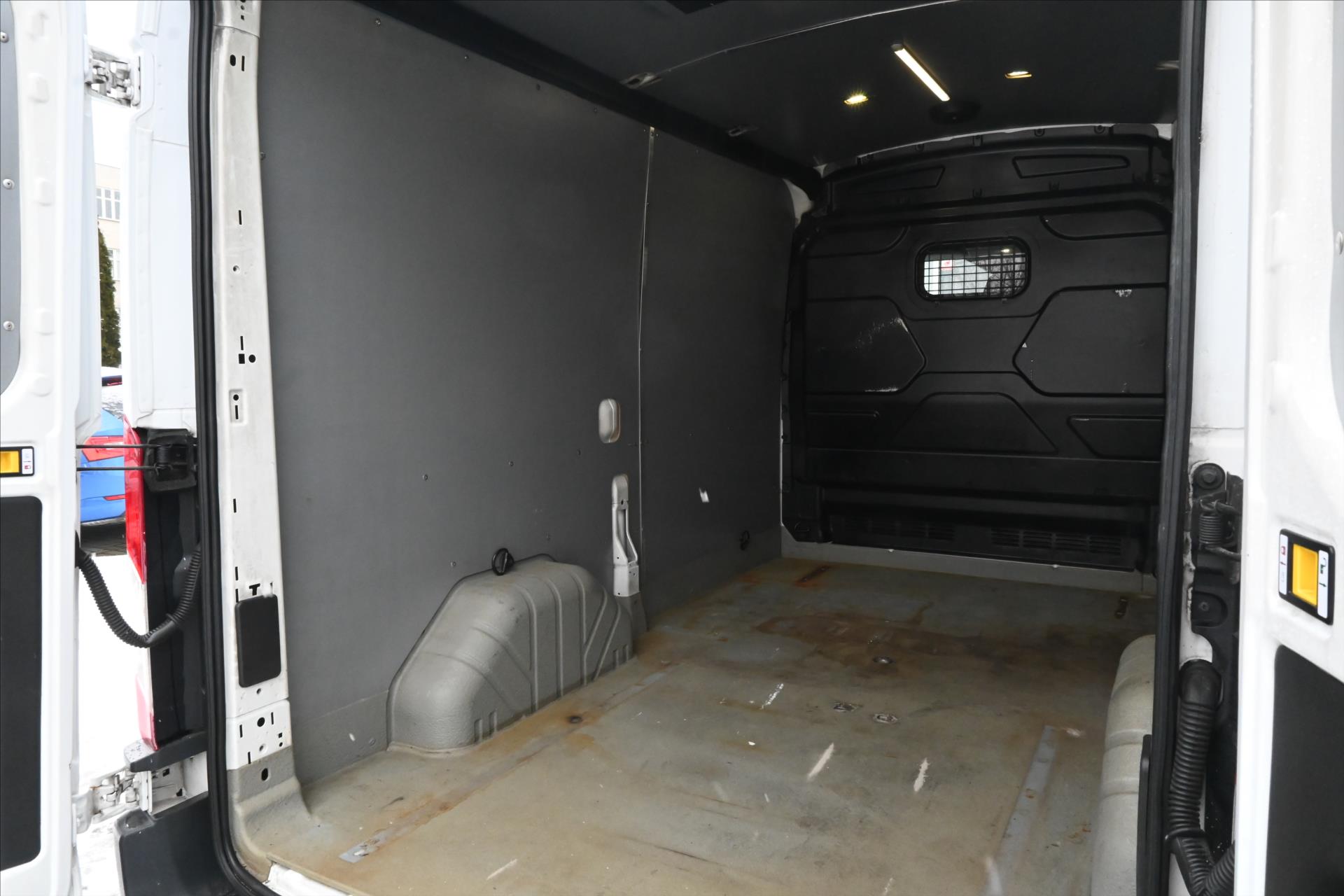 Hlavní fotografie vozu Ford Transit 2,0 Ecoblue 96kW L2H2 NEZ.TOP. Záruka až 5 let (9)