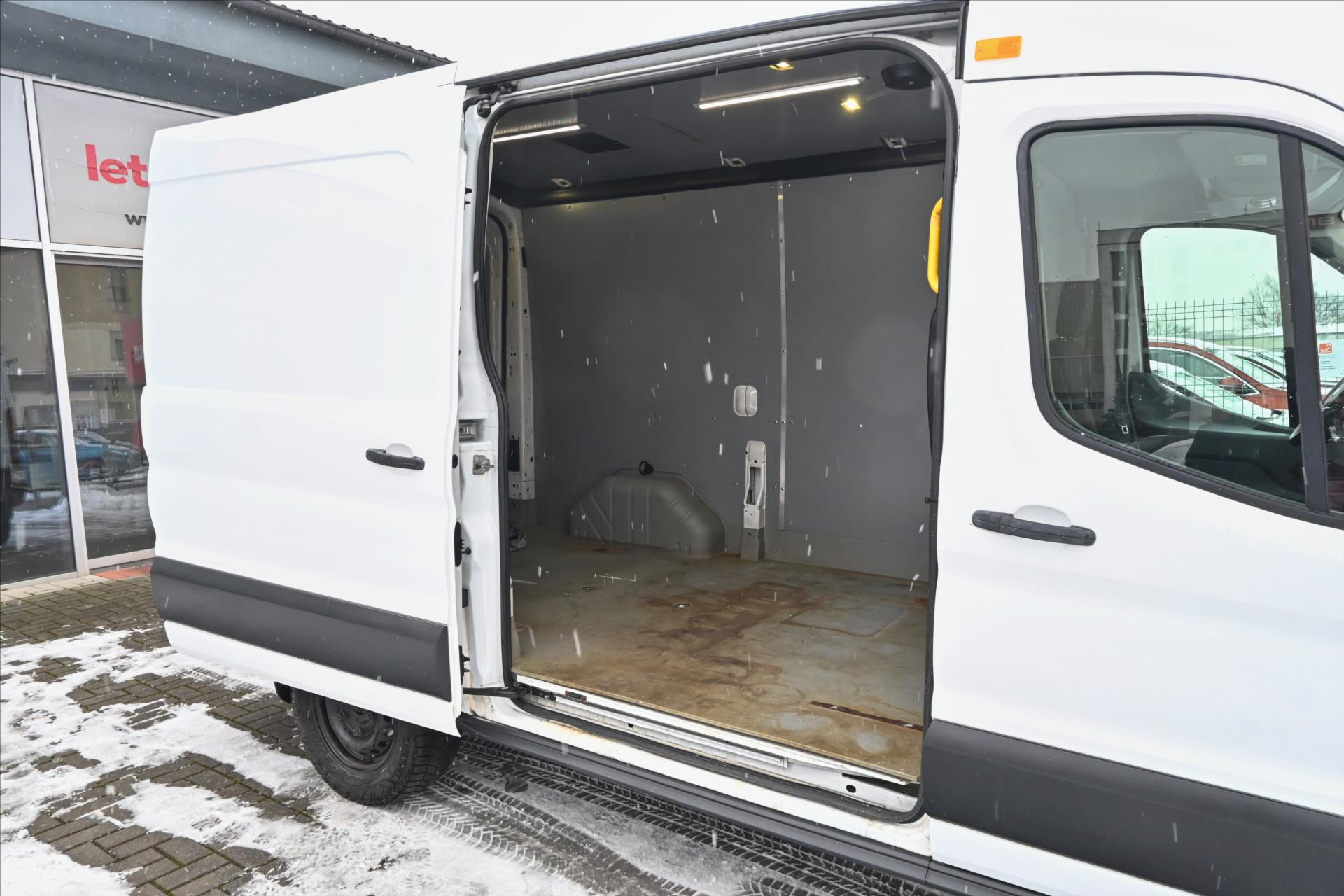 Hlavní fotografie vozu Ford Transit 2,0 Ecoblue 96kW L2H2 NEZ.TOP. Záruka až 5 let (10)