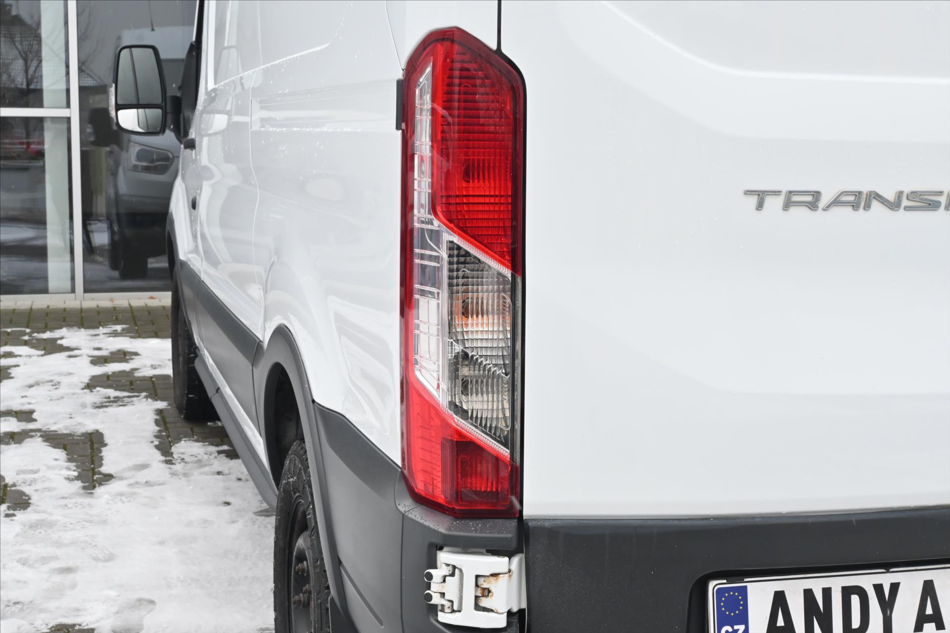 Hlavní fotografie vozu Ford Transit 2,0 Ecoblue 96kW L2H2 NEZ.TOP. Záruka až 5 let (25)