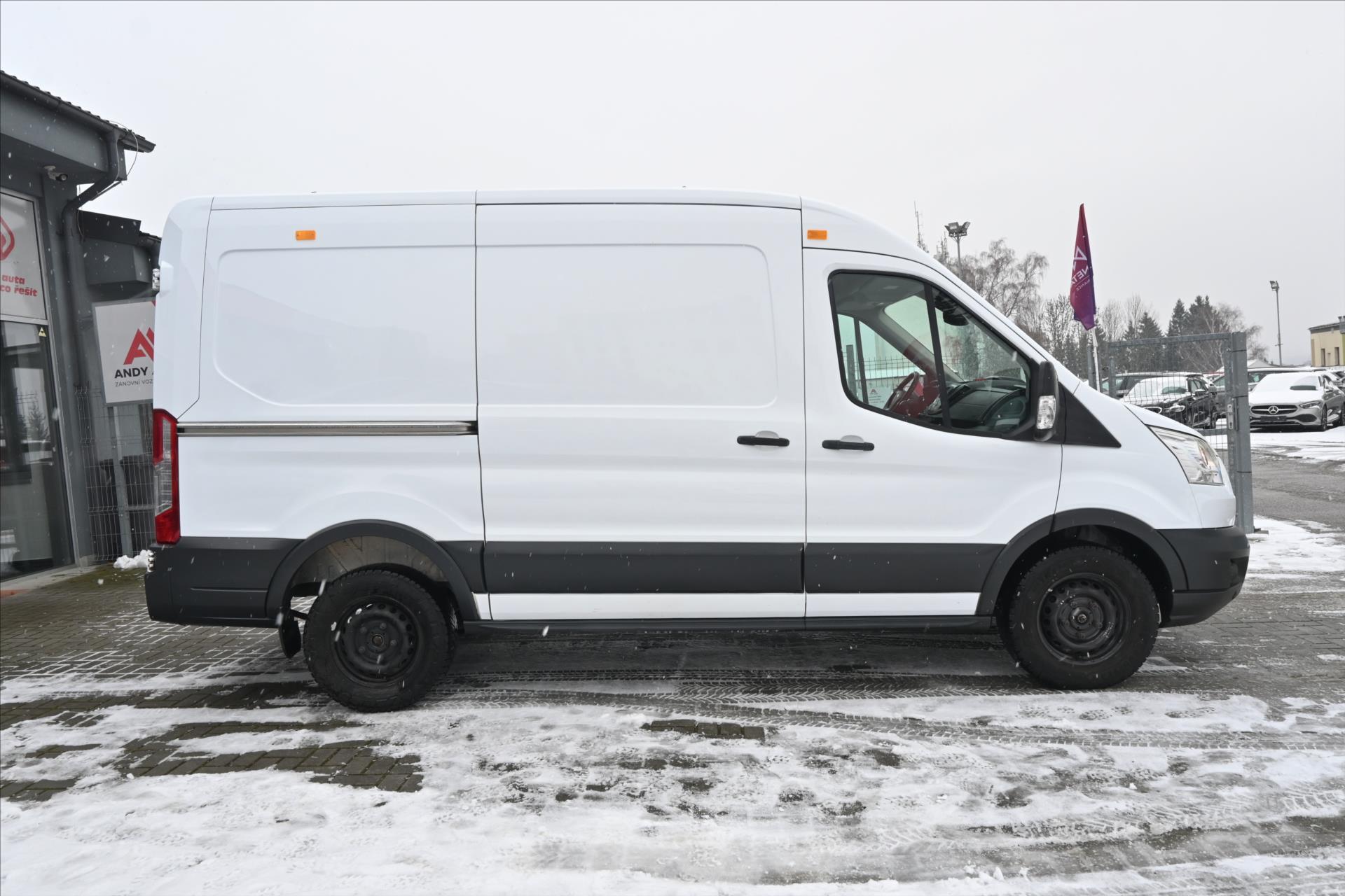 Hlavní fotografie vozu Ford Transit 2,0 Ecoblue 96kW L2H2 NEZ.TOP. Záruka až 5 let (6)