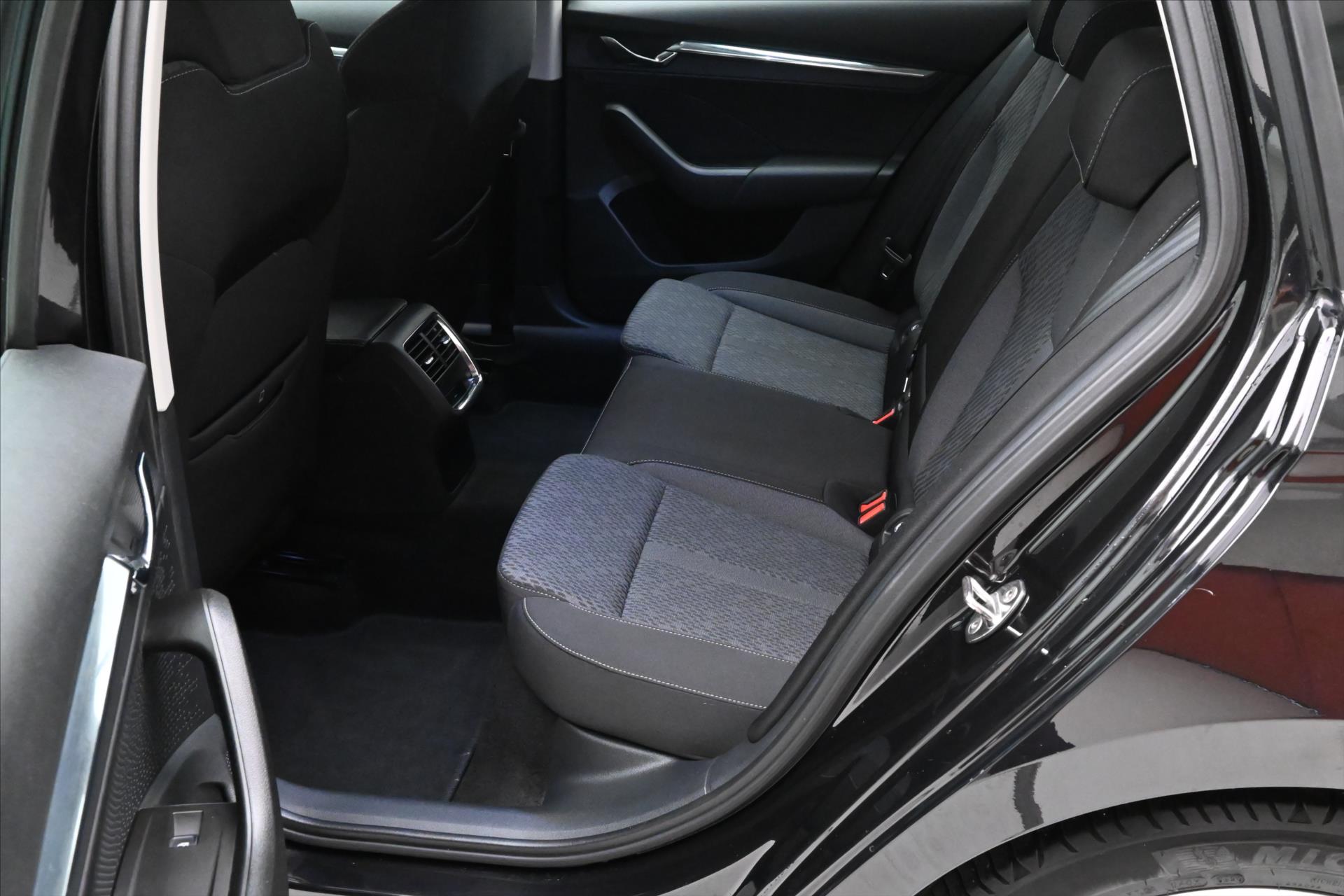 Hlavní fotografie vozu Škoda Octavia 2,0 TDI 110kW STYLE DSG Záruka až 5 let (14)