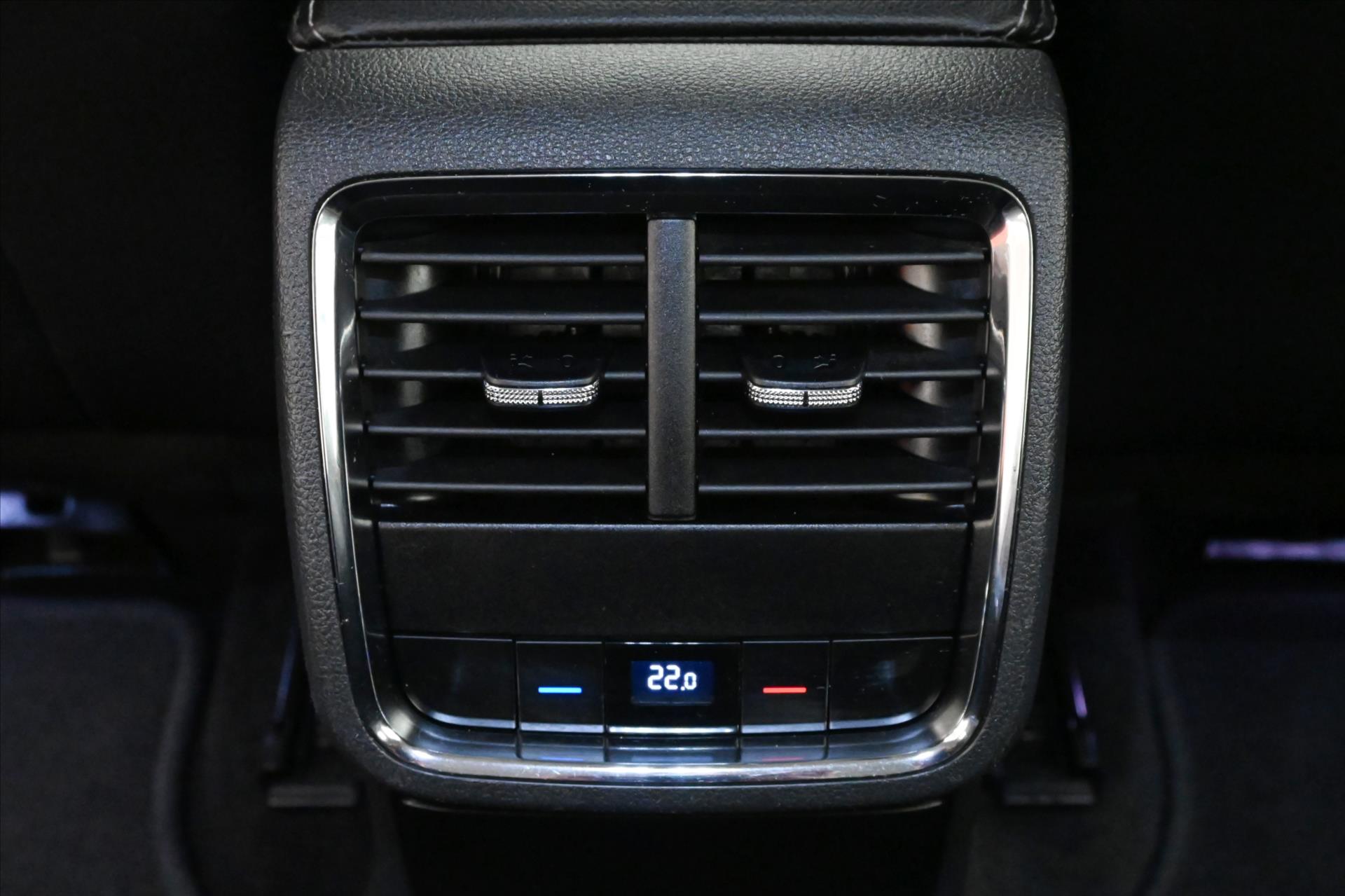 Hlavní fotografie vozu Škoda Octavia 2,0 TDI 110kW STYLE DSG Záruka až 5 let (24)