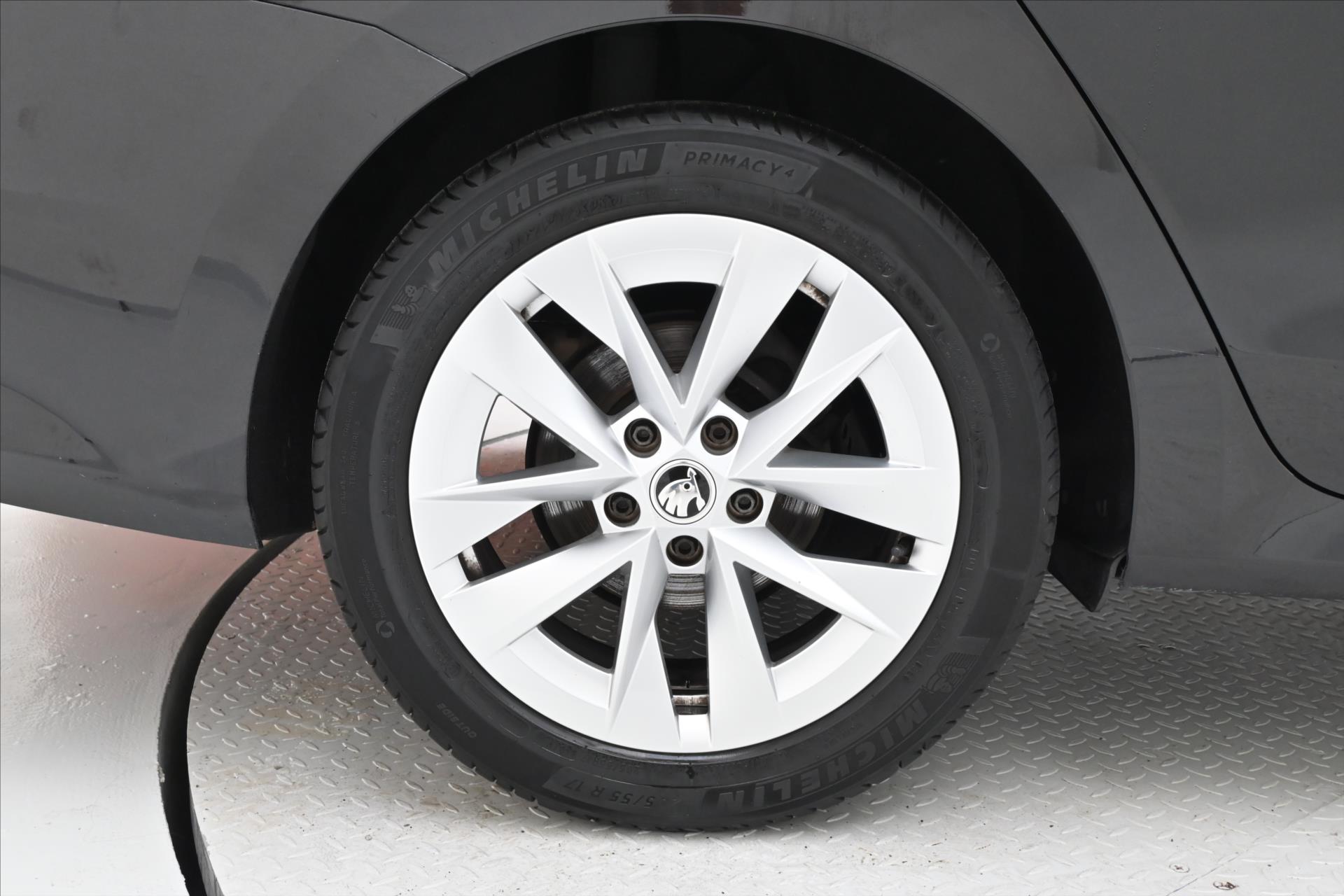 Hlavní fotografie vozu Škoda Octavia 2,0 TDI 110kW STYLE DSG Záruka až 5 let (33)