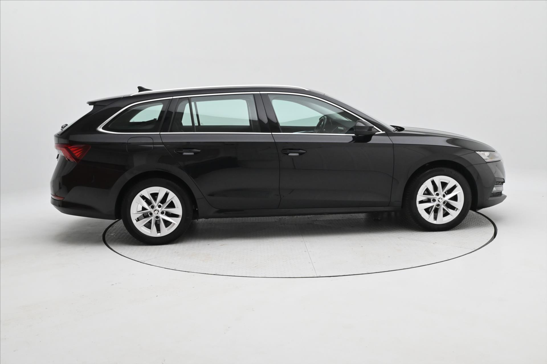 Hlavní fotografie vozu Škoda Octavia 2,0 TDI 110kW STYLE DSG Záruka až 5 let (4)