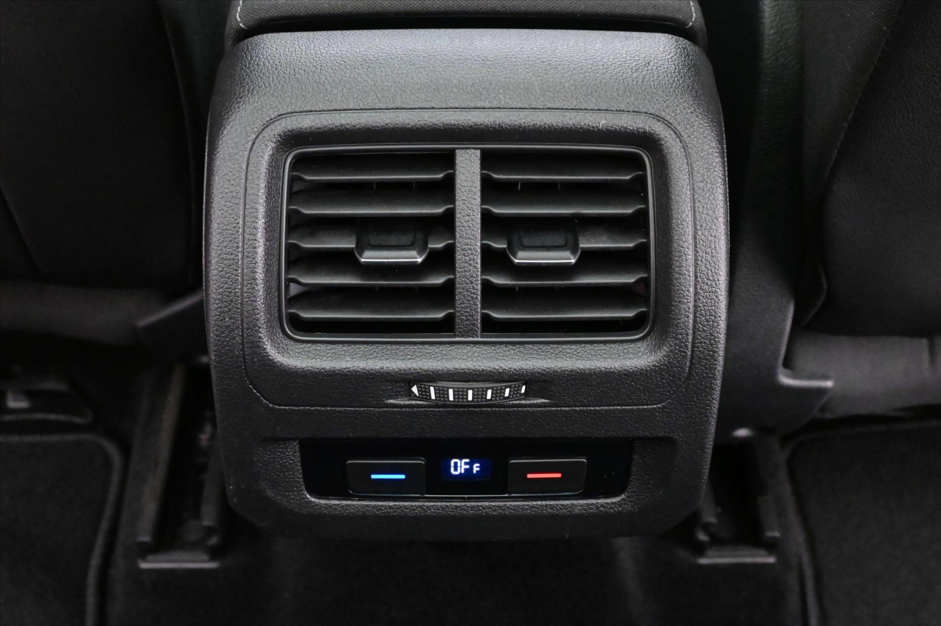 Hlavní fotografie vozu Volkswagen Touran 2,0 TDI 110kW HIGHLINE DSG Záruka až 5 let (25)